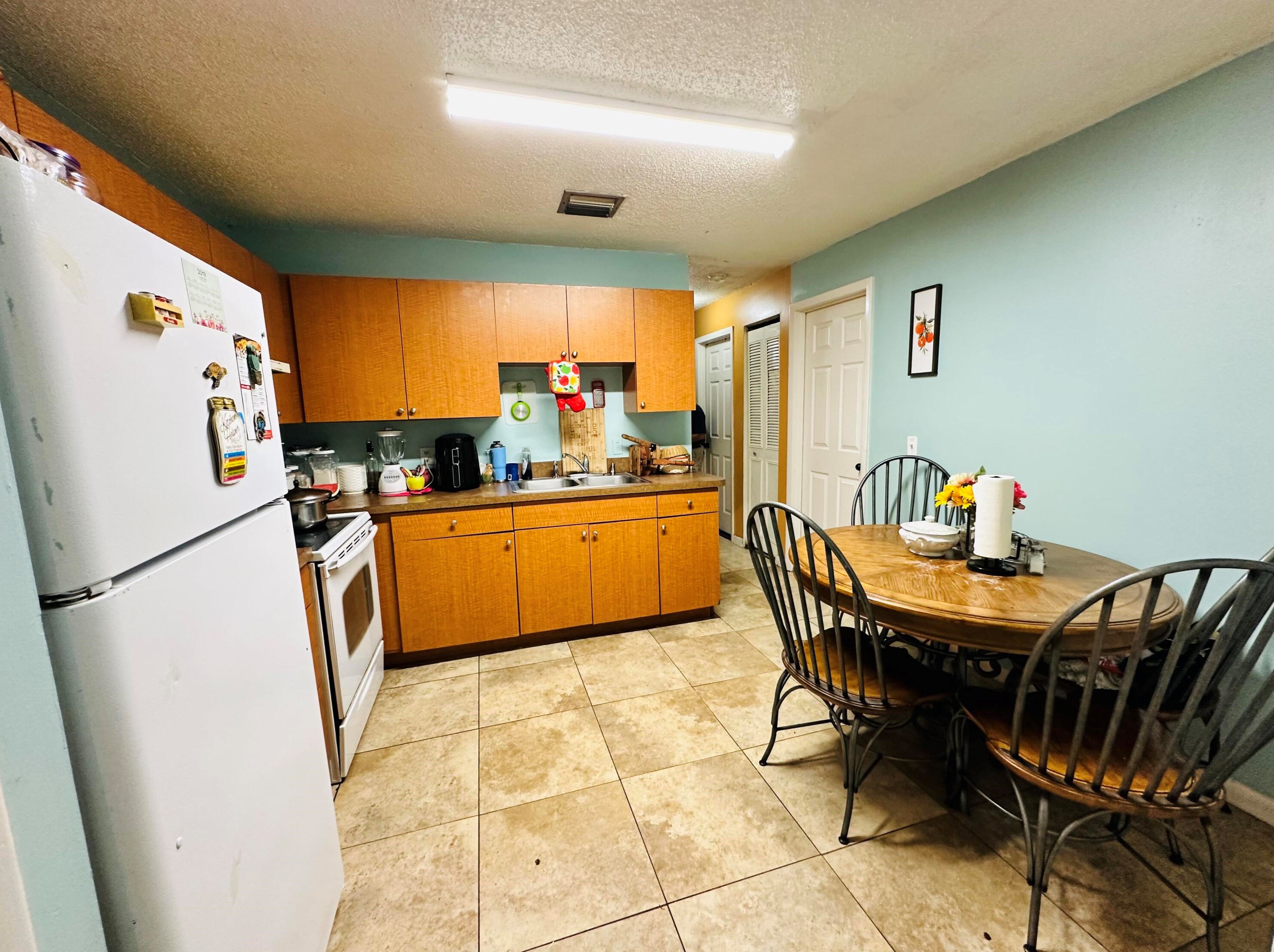 510 Wisteria Ave, Fort Pierce FL 34982-5967 exterior