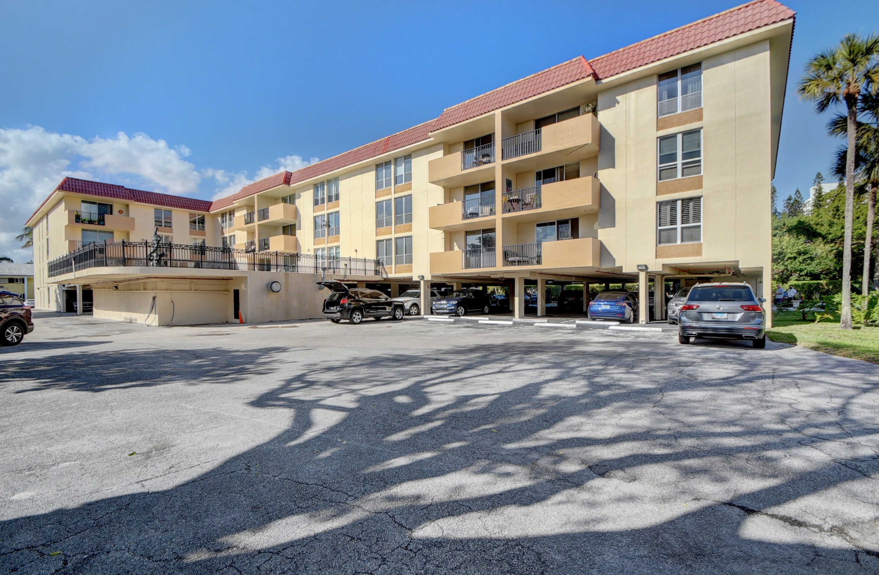 1000 Spanish River Rd, Boca Raton FL 33432-7689 exterior