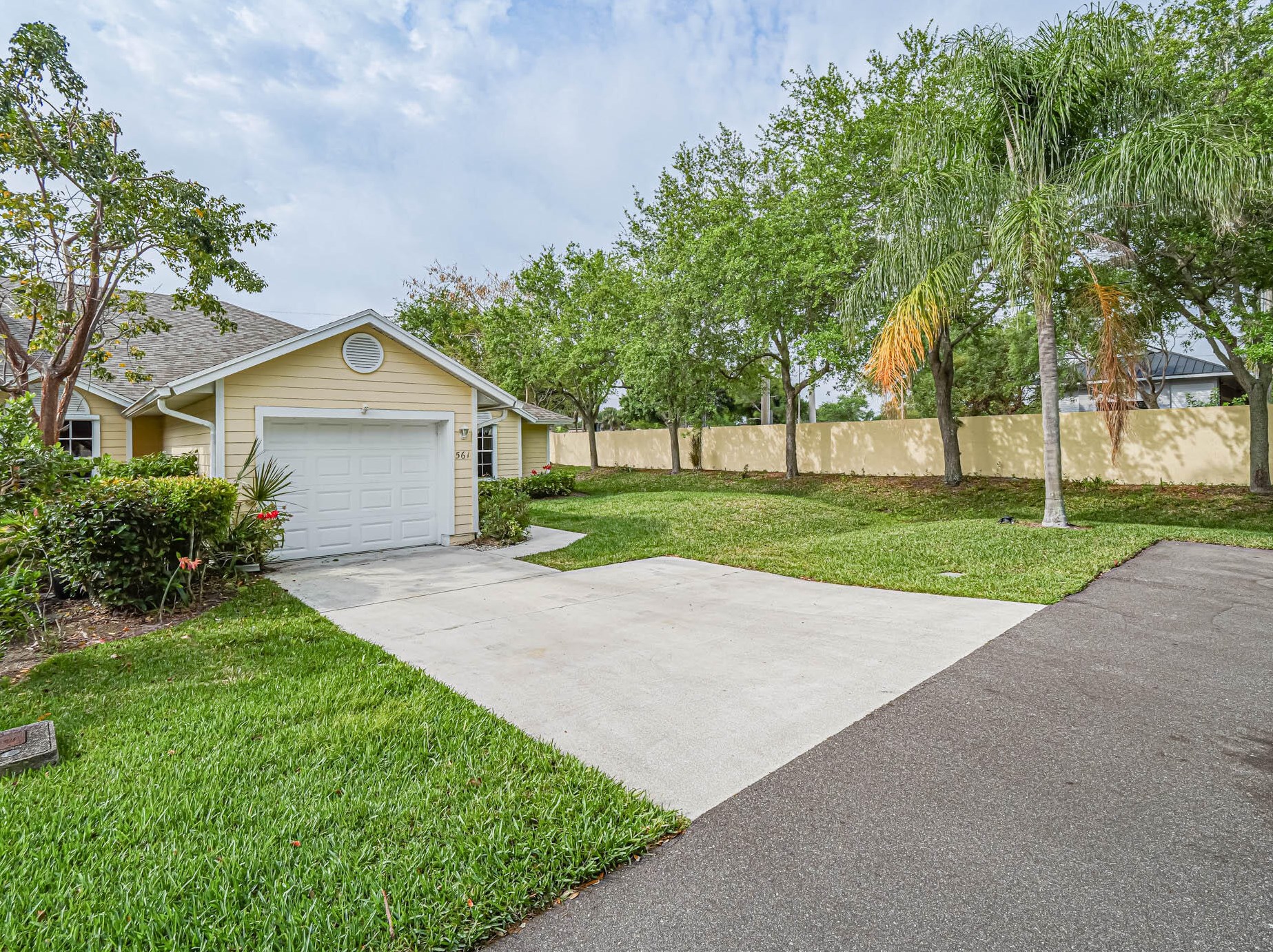 561 6th St, Vero Beach FL  32962-1862 exterior