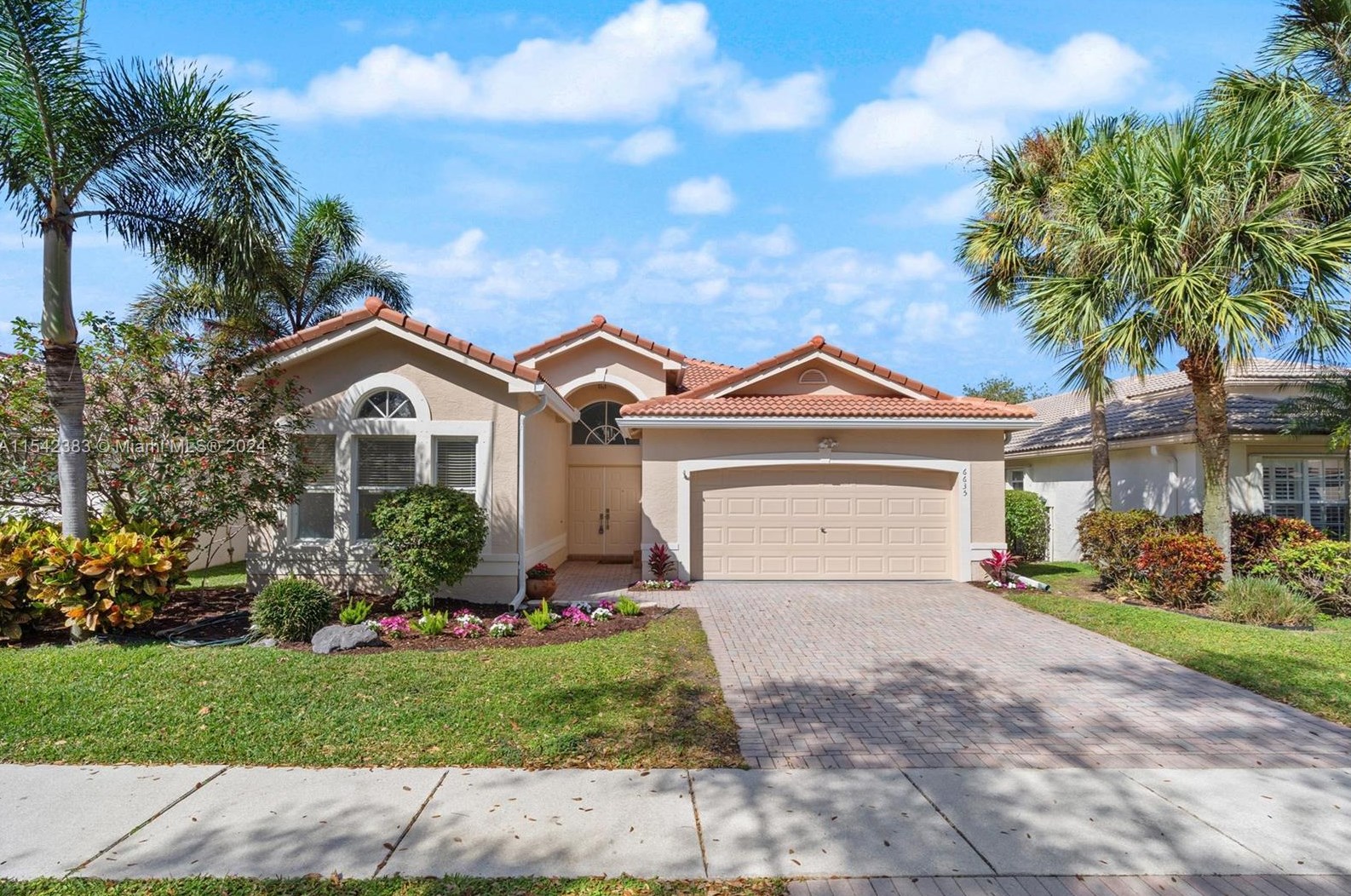 6635 Bali Hai Dr, Boynton Beach FL 33437-7046 exterior