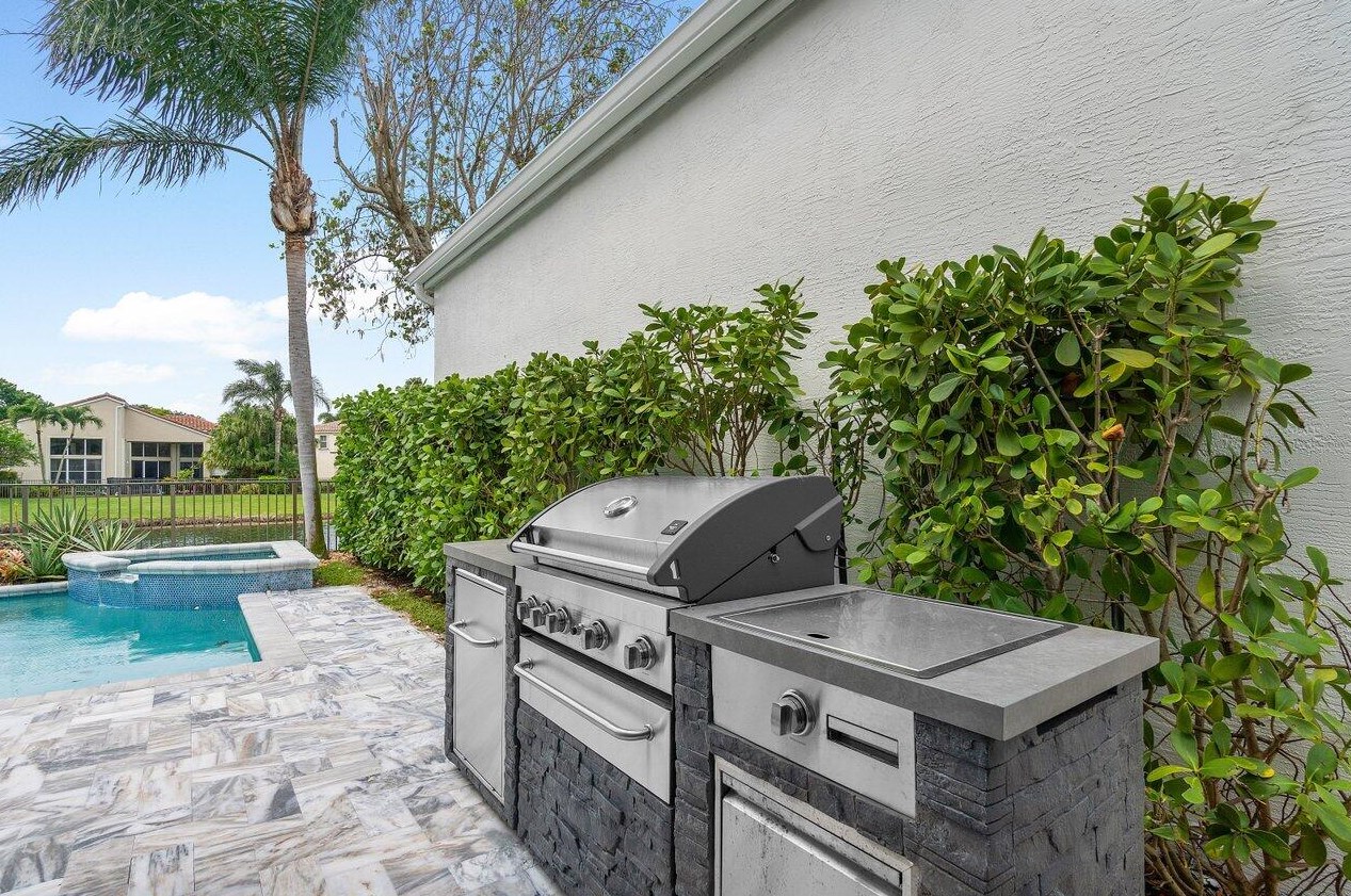 156 Sunset Bay Dr, West Palm Beach FL  33418-4587 exterior