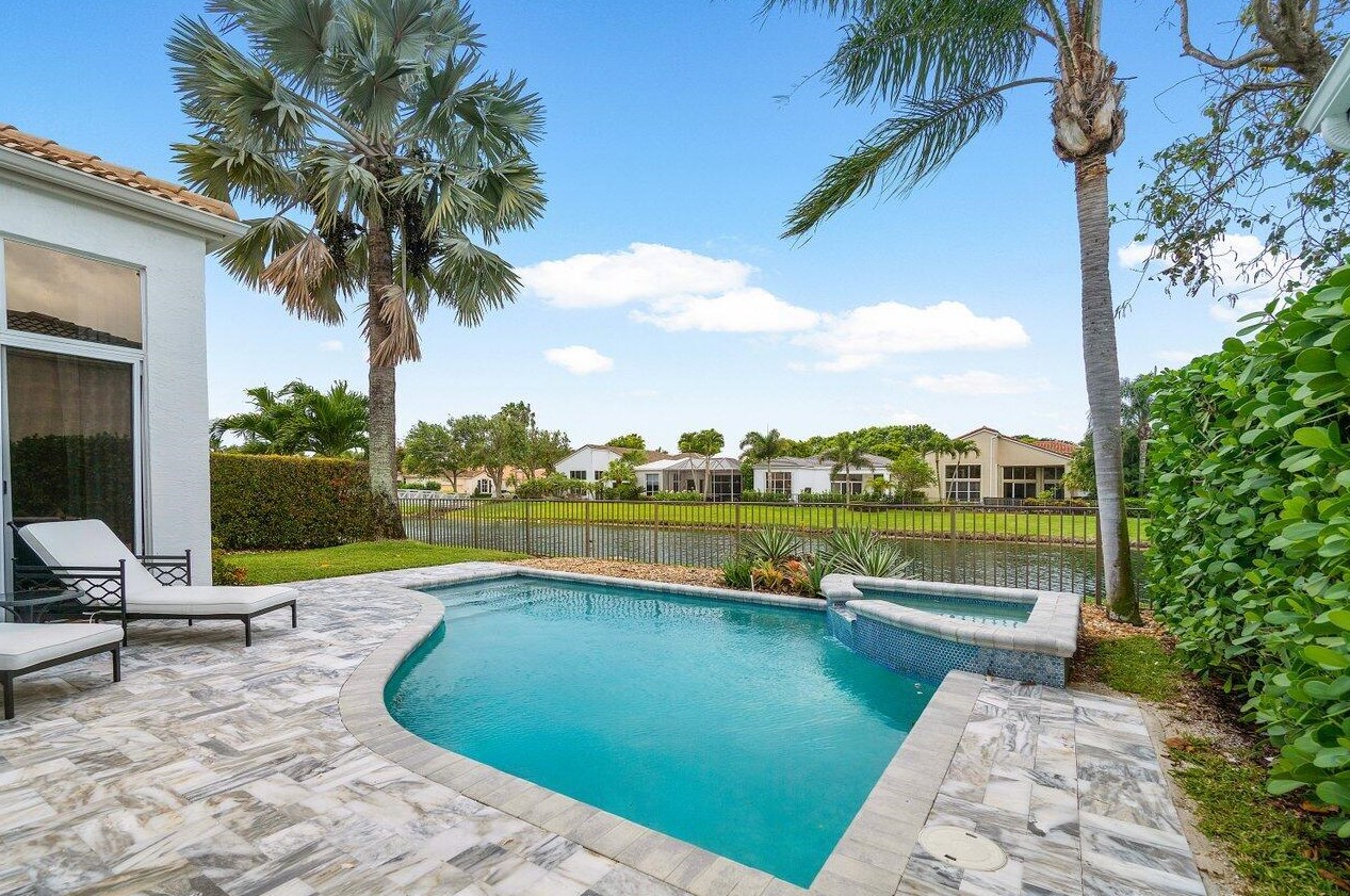 156 Sunset Bay Dr, West Palm Beach FL  33418-4587 exterior