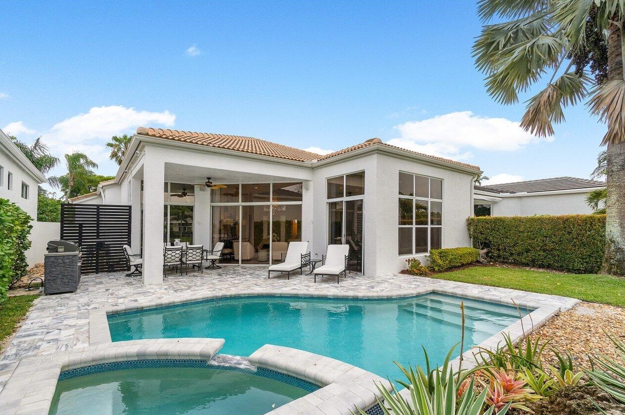156 Sunset Bay Dr, West Palm Beach FL  33418-4587 exterior