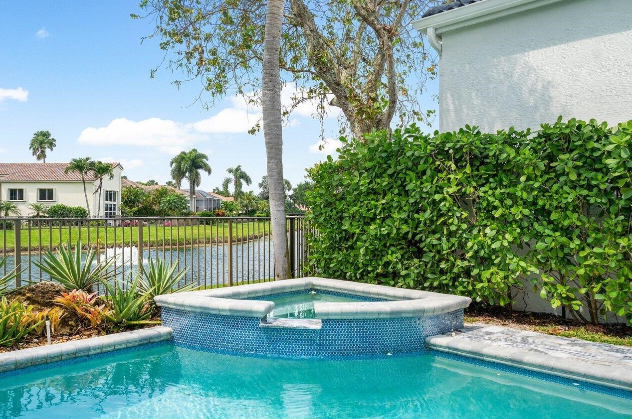 156 Sunset Bay Dr, West Palm Beach FL  33418-4587 exterior