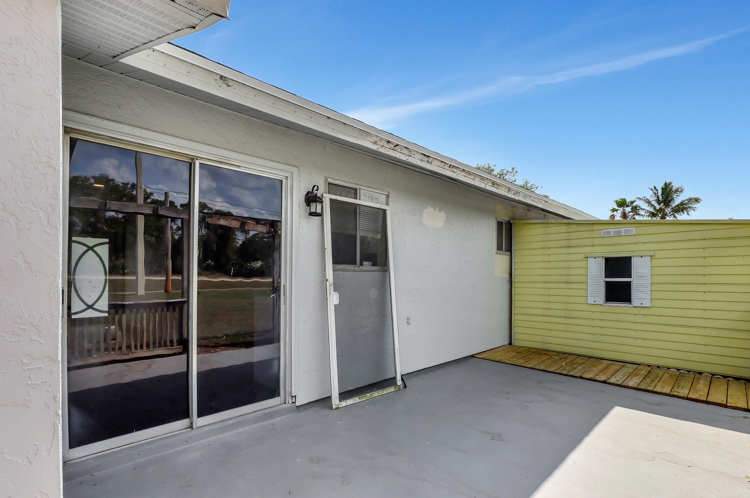 2041 Rainier Rd, Fort Pierce FL  34952-7613 exterior