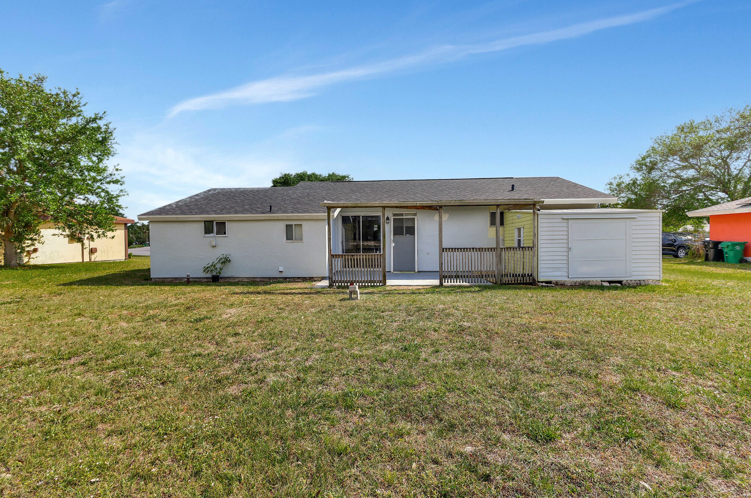 2041 Rainier Rd, Fort Pierce FL  34952-7613 exterior