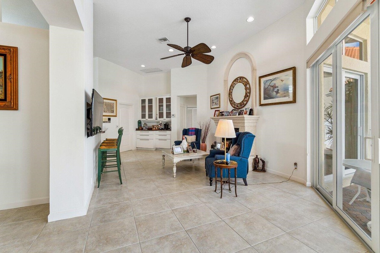 109 Coral Cay Dr, West Palm Beach FL  33418-4005 exterior