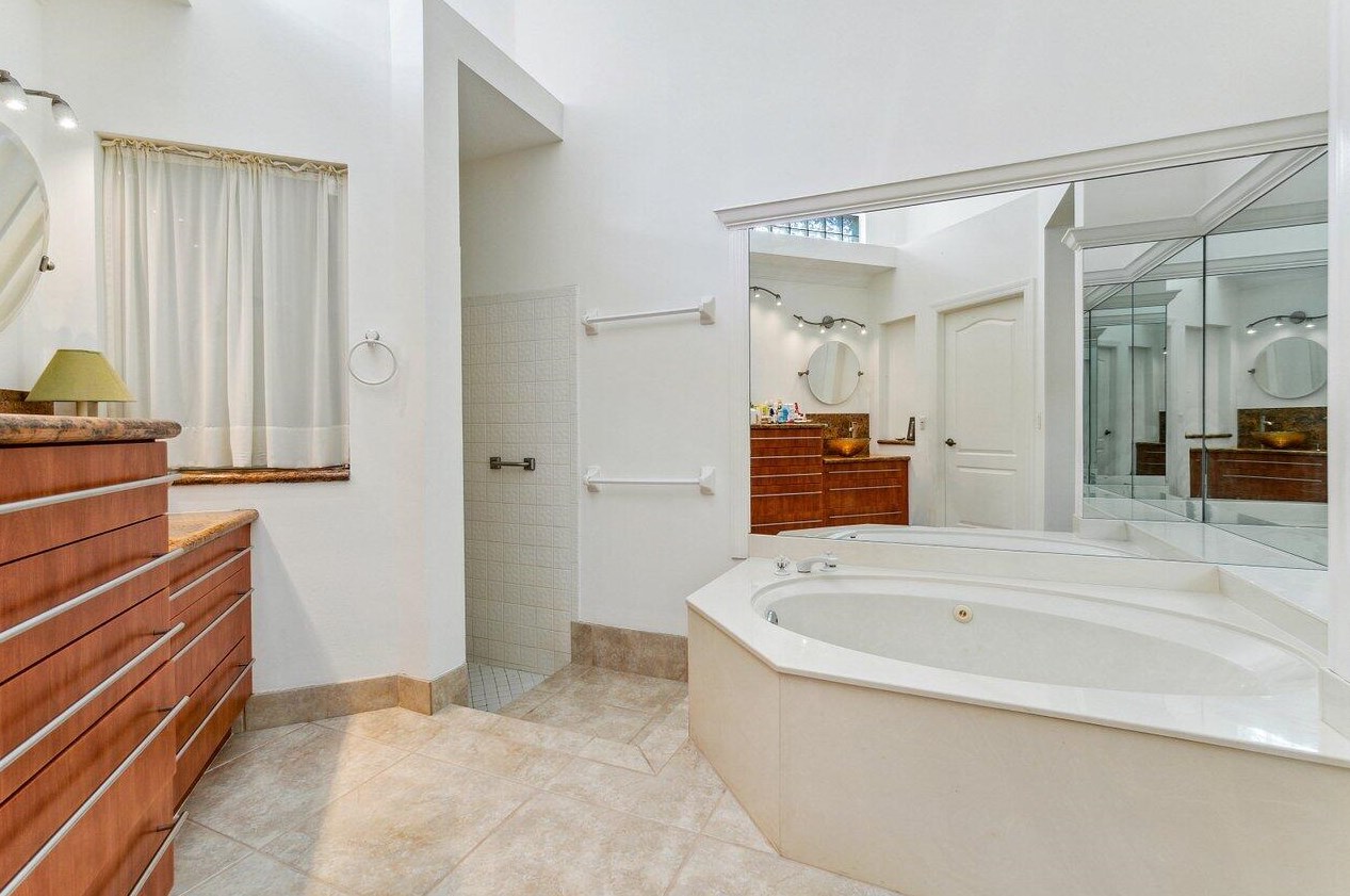109 Coral Cay Dr, West Palm Beach FL  33418-4005 exterior