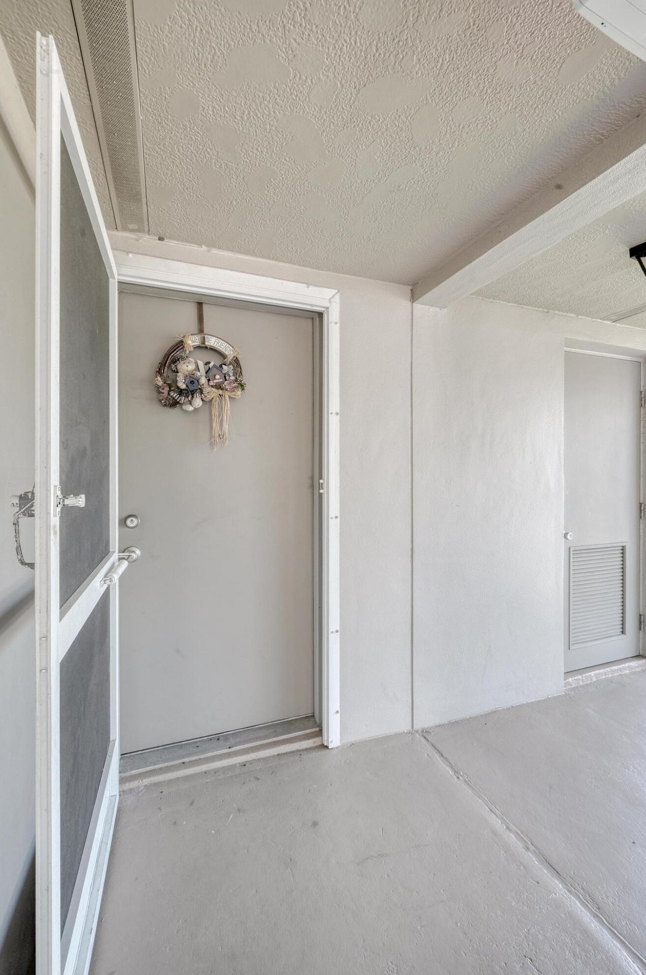 2 Lake Vista Trl, Fort Pierce FL  34952-6343 exterior