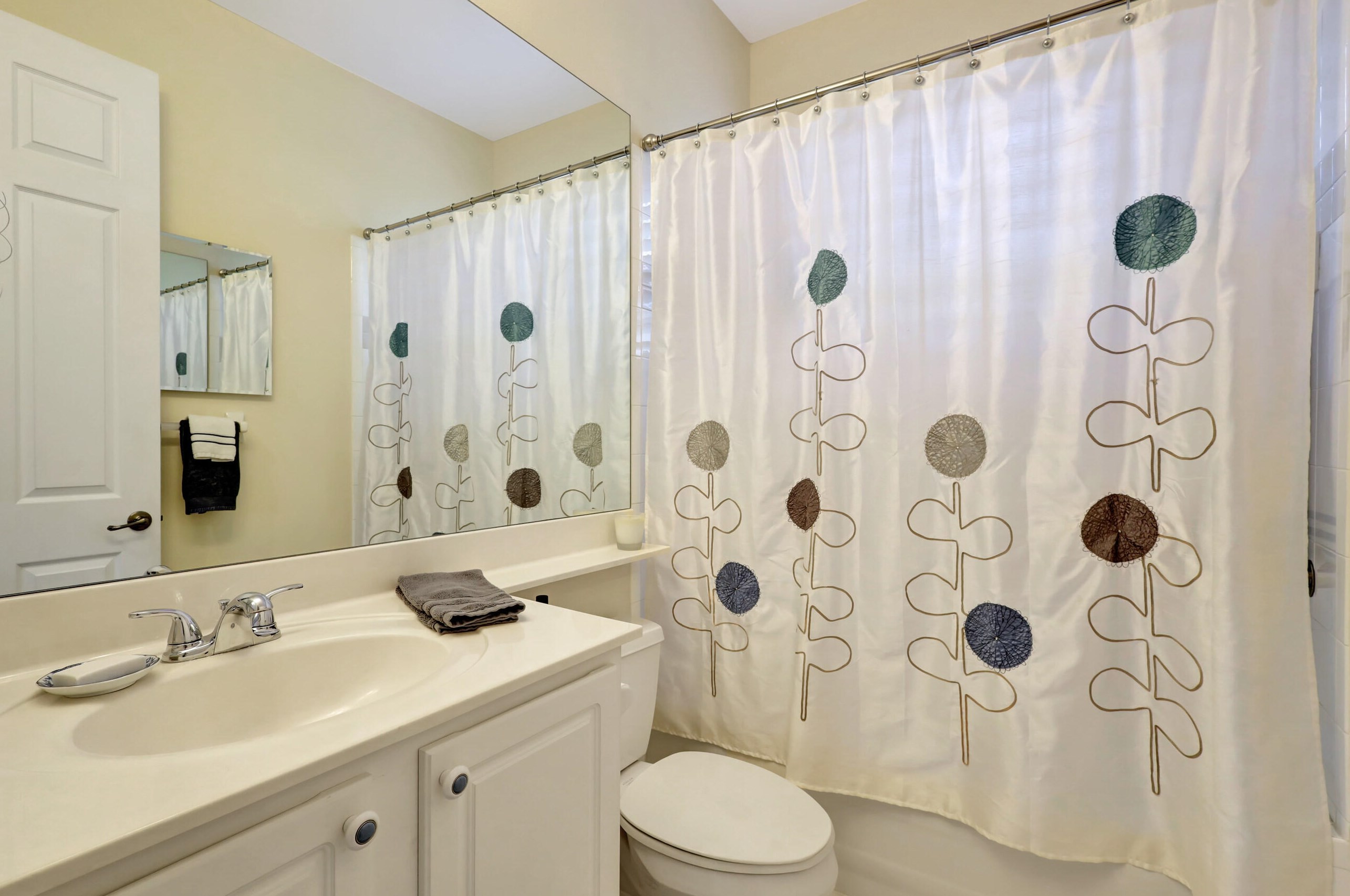 8984 Lakes Blvd, West Palm Beach FL  33412-1550 exterior