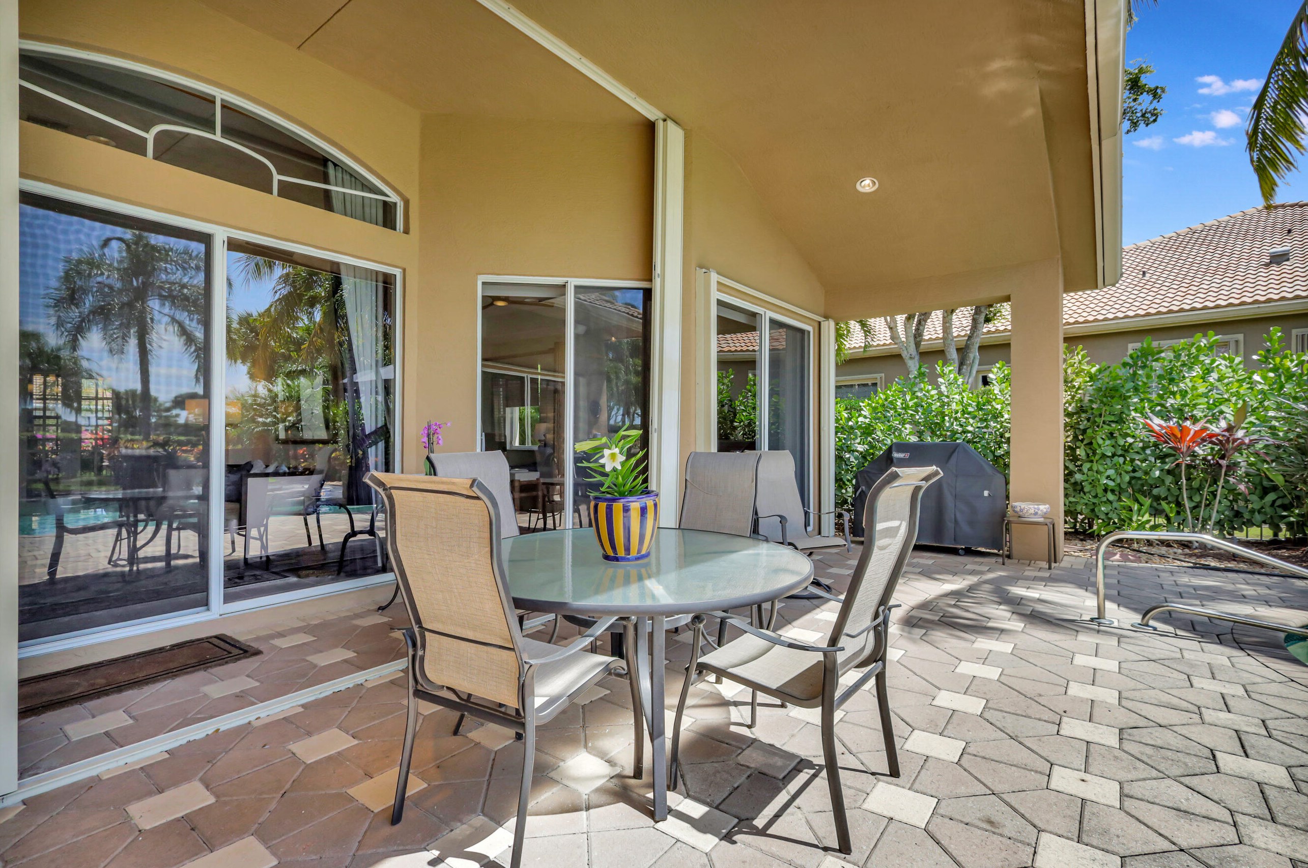 8984 Lakes Blvd, West Palm Beach FL  33412-1550 exterior