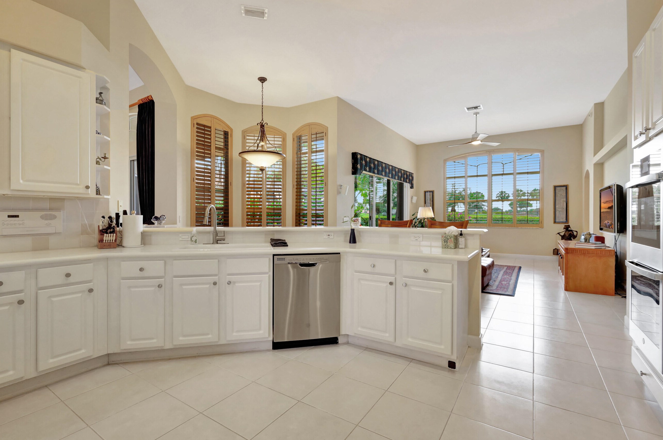 8984 Lakes Blvd, West Palm Beach FL  33412-1550 exterior