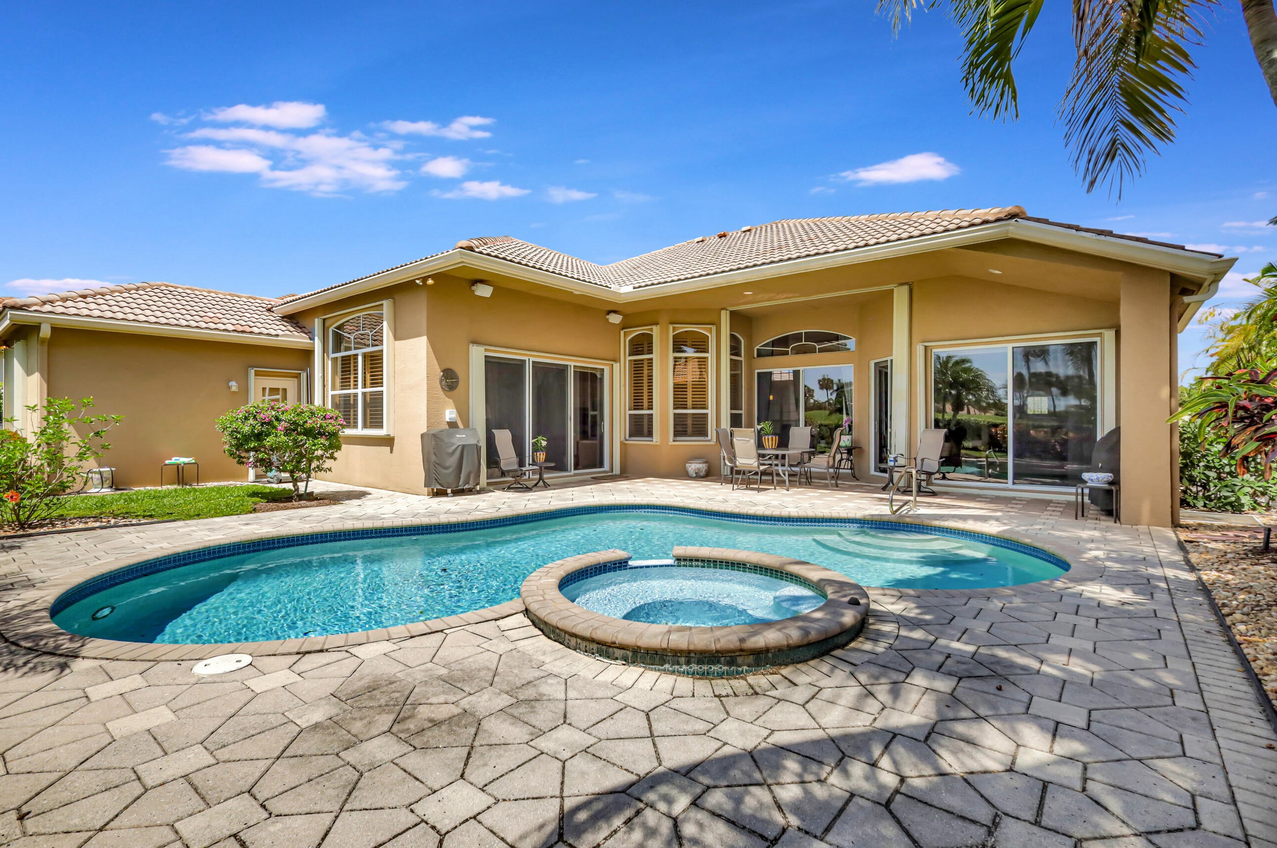 8984 Lakes Blvd, West Palm Beach FL  33412-1550 exterior