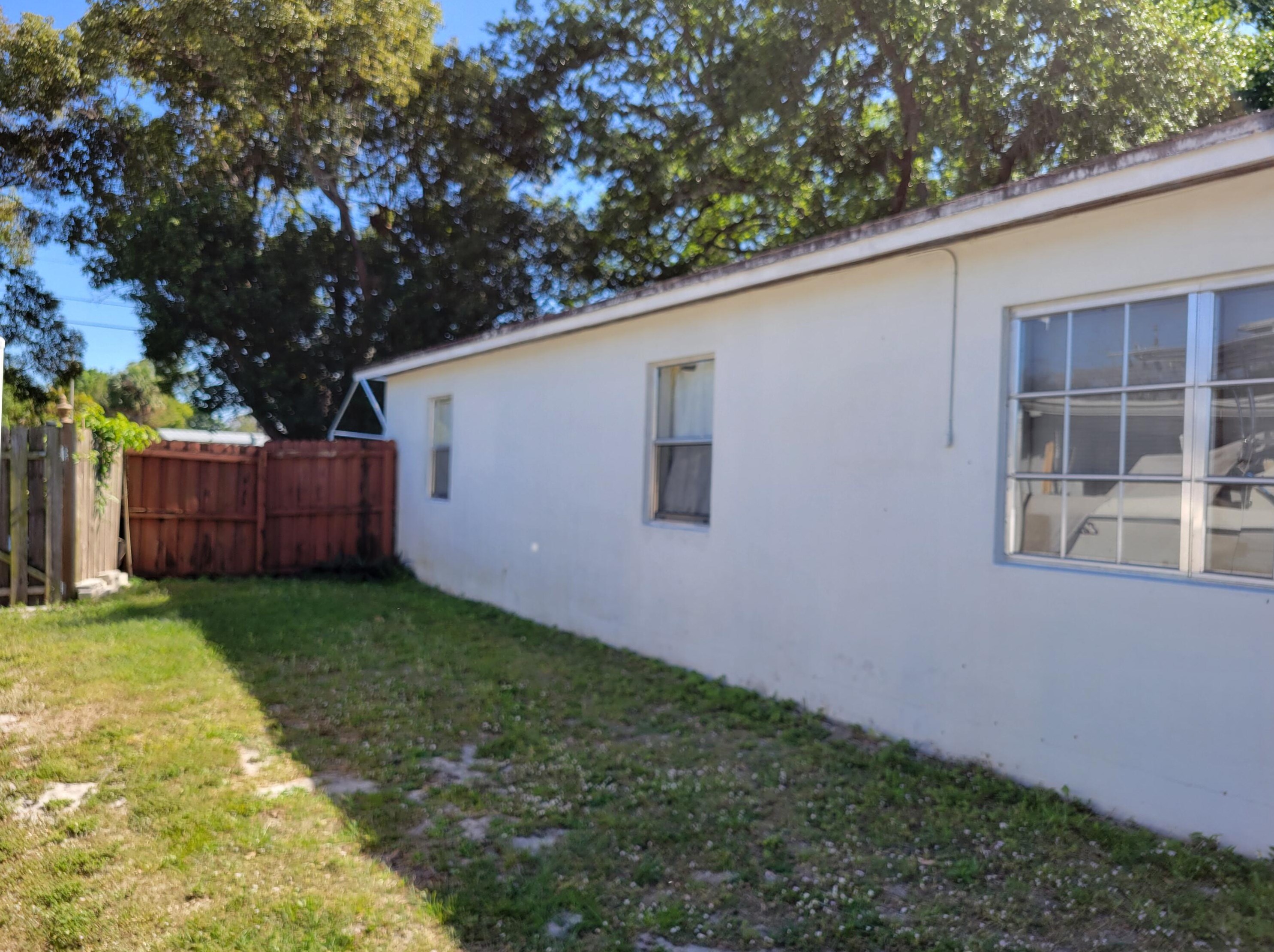 184 Serenata Ct, Fort Pierce FL  34983-2137 exterior