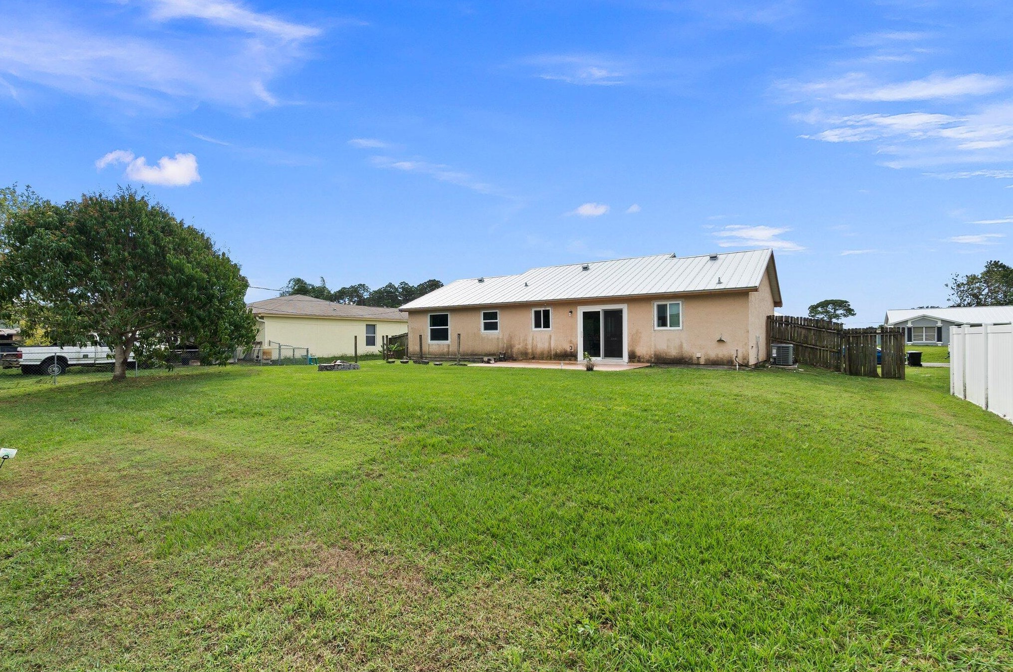 731 Bayard Ave, Fort Pierce FL  34983-1071 exterior