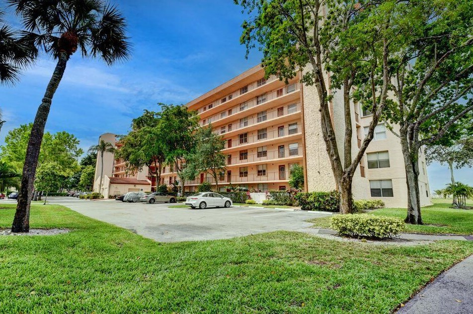 14575 Bonaire Blvd, Delray Beach FL  33446-1700 exterior