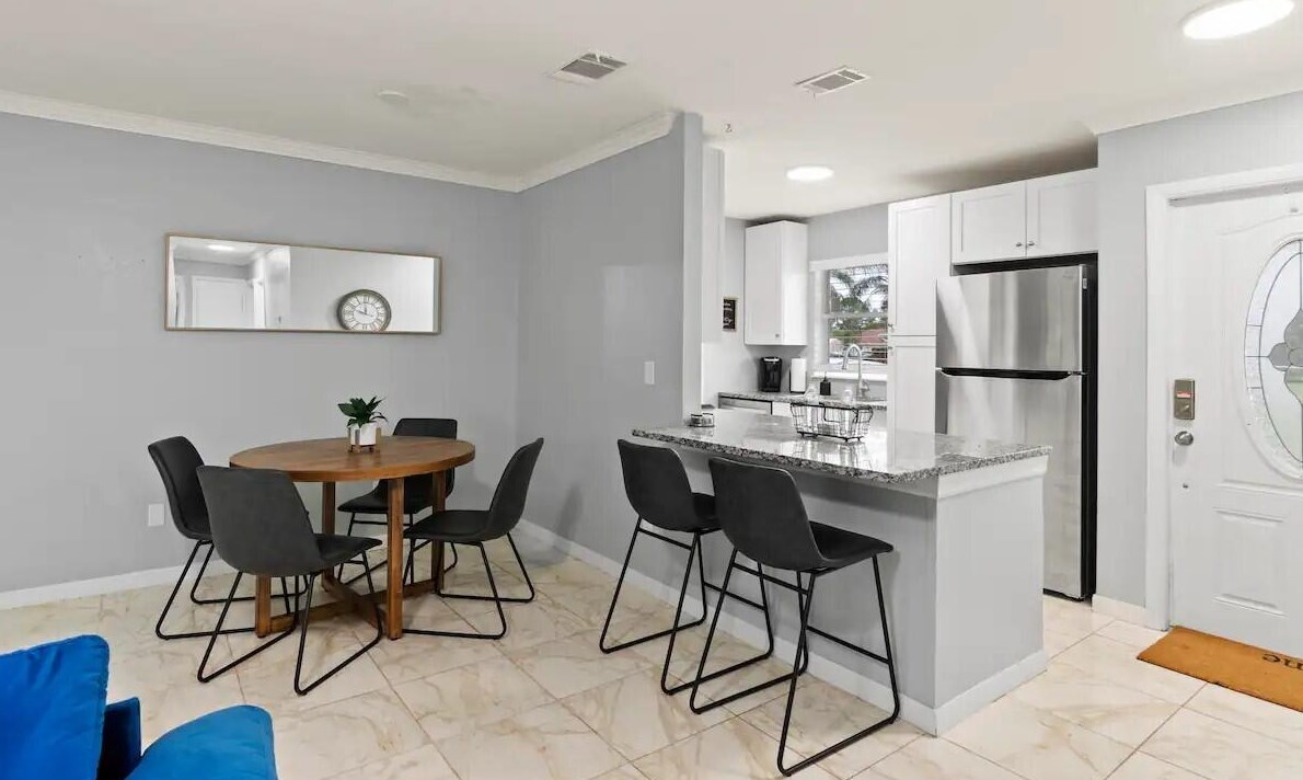 1473 Ocean Ln, Fort Pierce FL  34983-3829 exterior