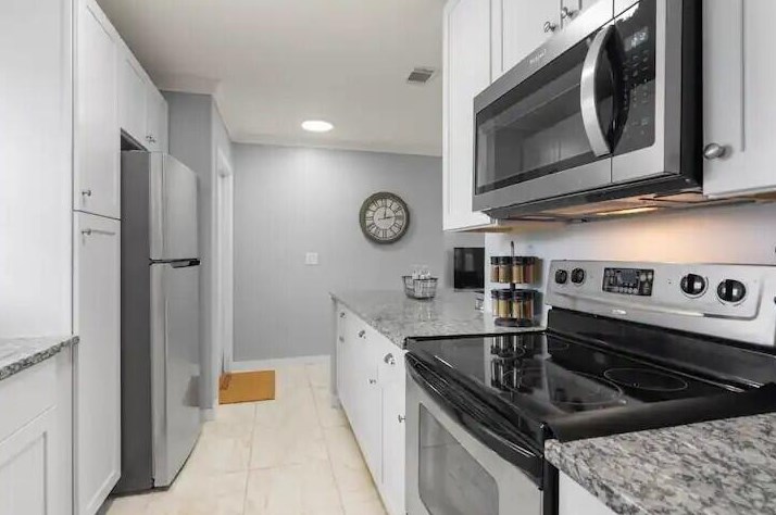 1473 Ocean Ln, Fort Pierce FL  34983-3829 exterior