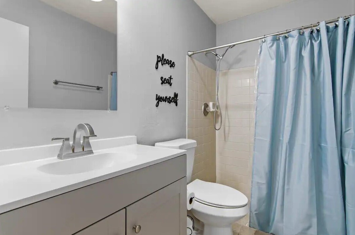 1473 Ocean Ln, Fort Pierce FL  34983-3829 exterior