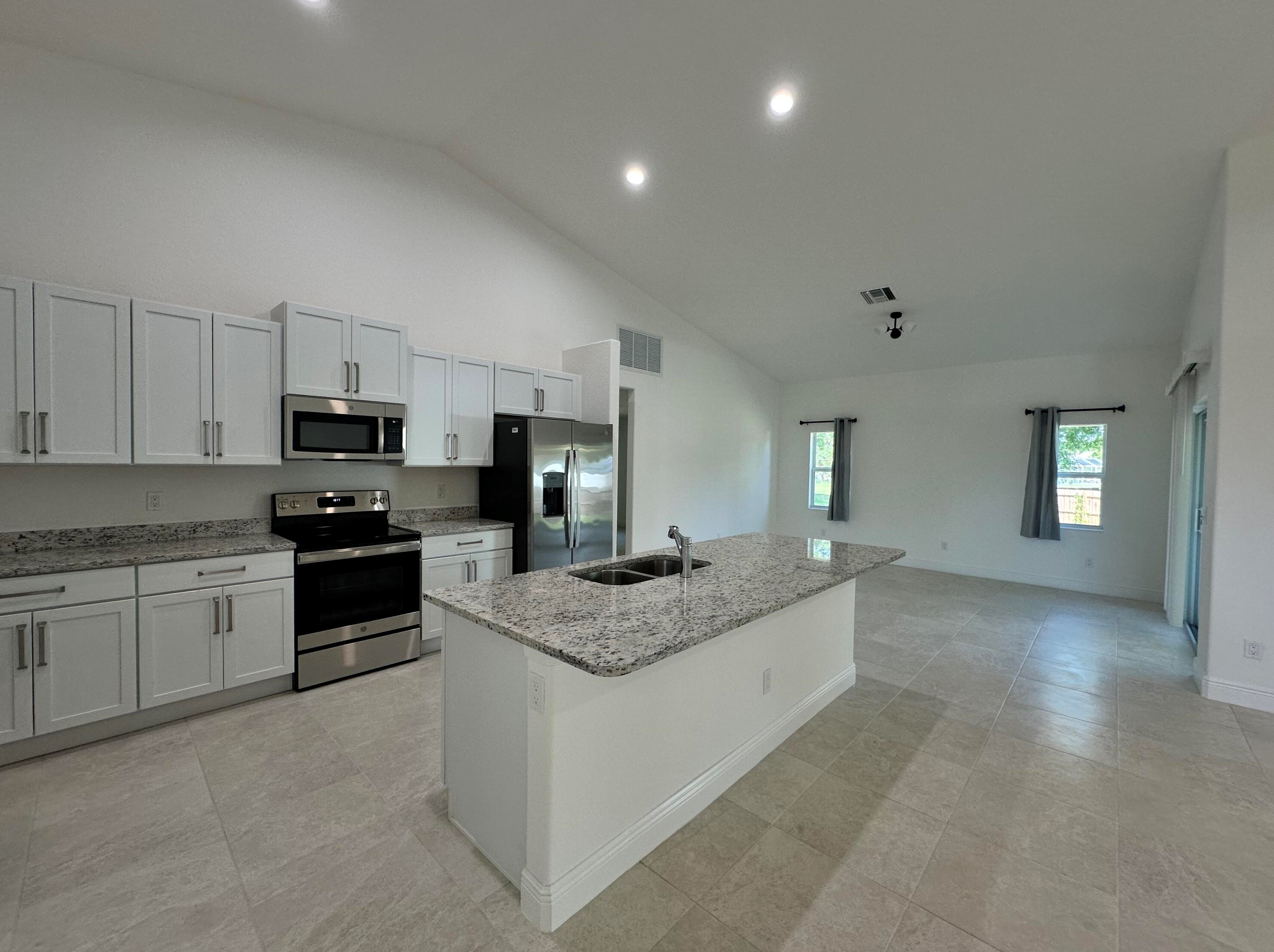 404 Gregory St, Fort Pierce FL  34982 exterior