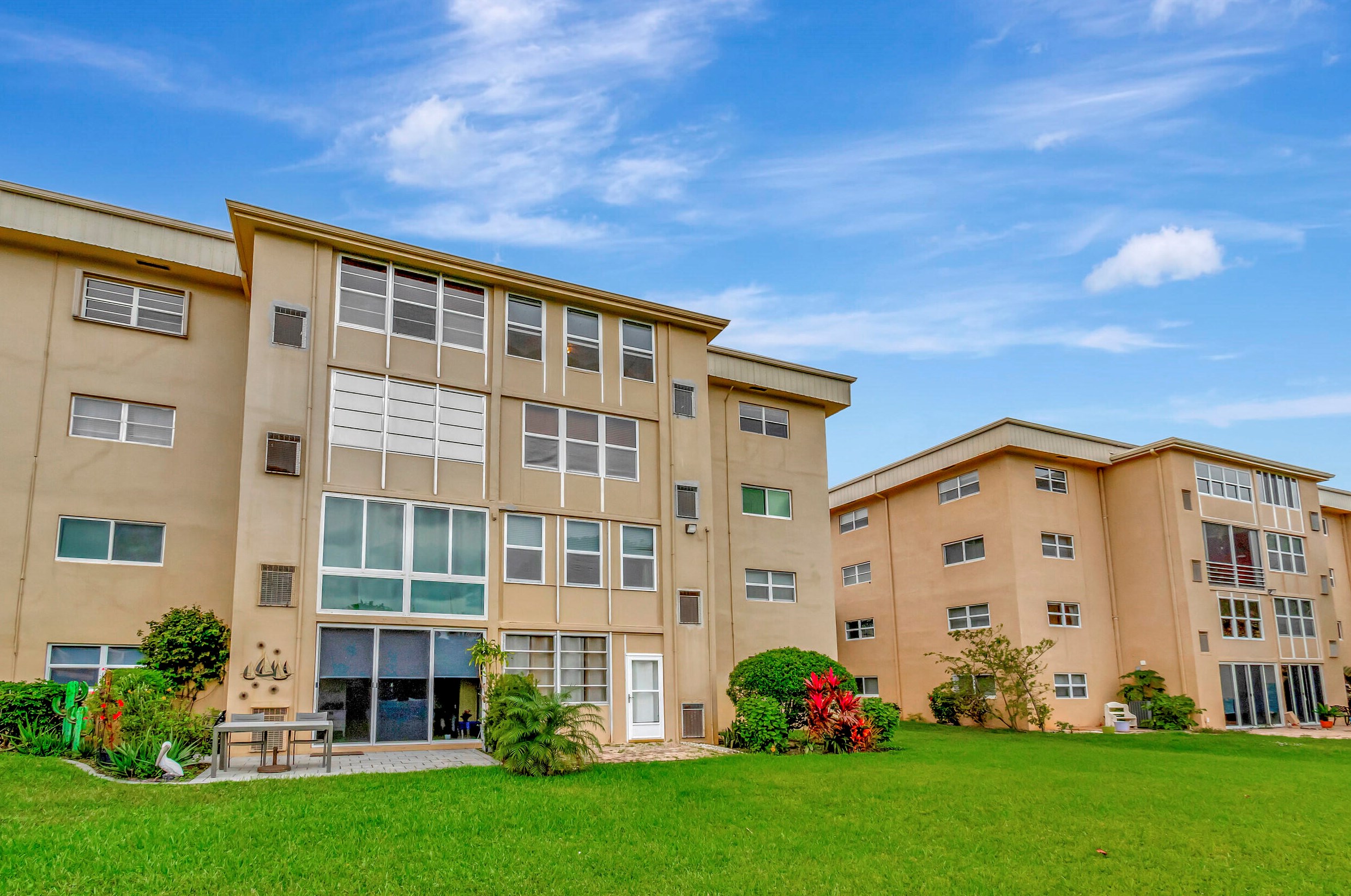 2400 1st Ln, Boynton Beach FL  33435-1954 exterior