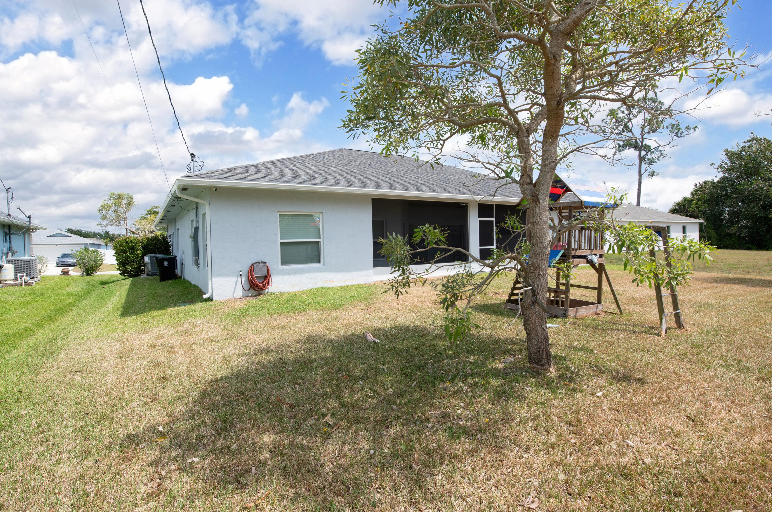 670 Gailbreath Ave, Fort Pierce FL 34953-7605 exterior