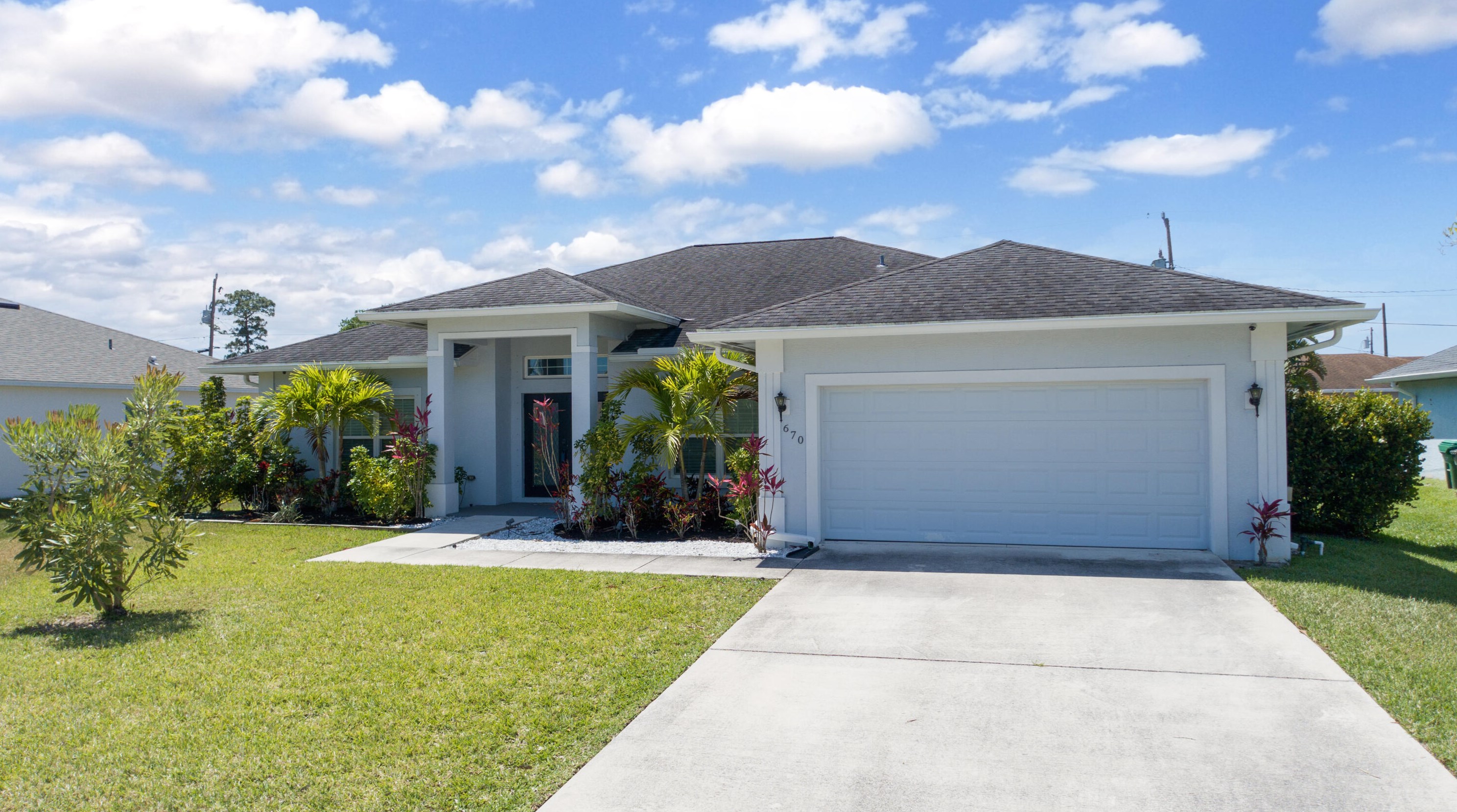 670 Gailbreath Ave, Fort Pierce FL 34953-7605 exterior