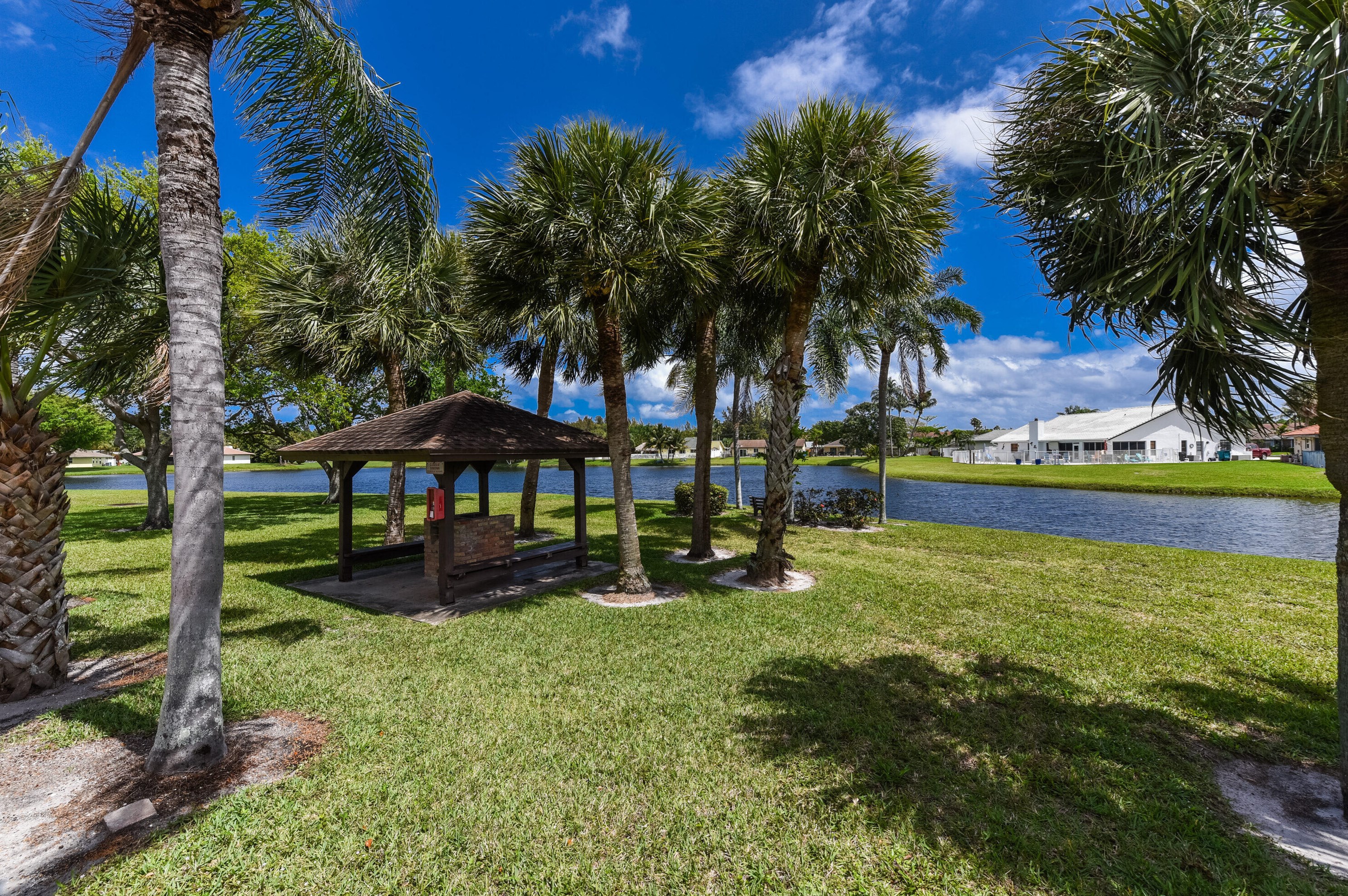 65 Via De Casas Norte, Boynton Beach FL  33426-8854 exterior