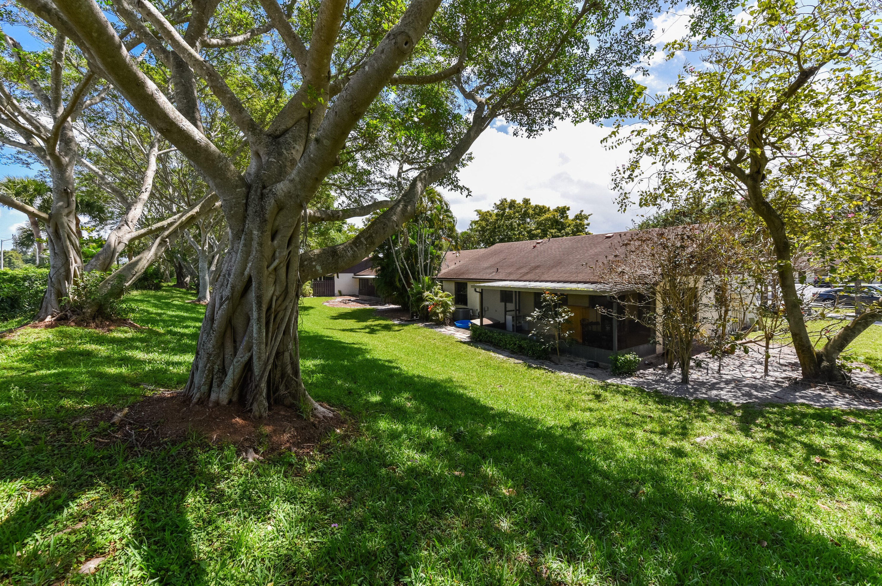 65 Via De Casas Norte, Boynton Beach FL  33426-8854 exterior