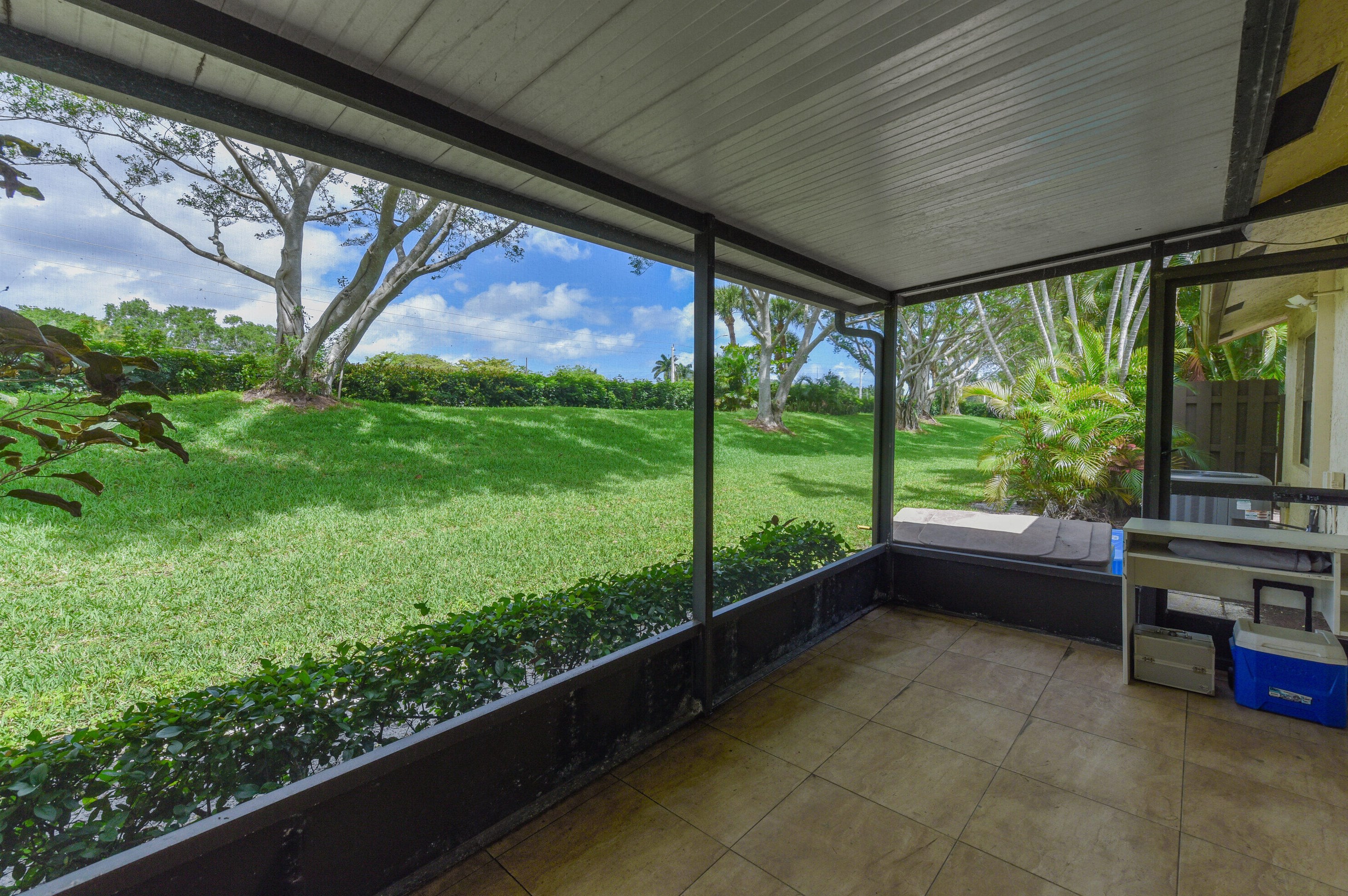 65 Via De Casas Norte, Boynton Beach FL  33426-8854 exterior