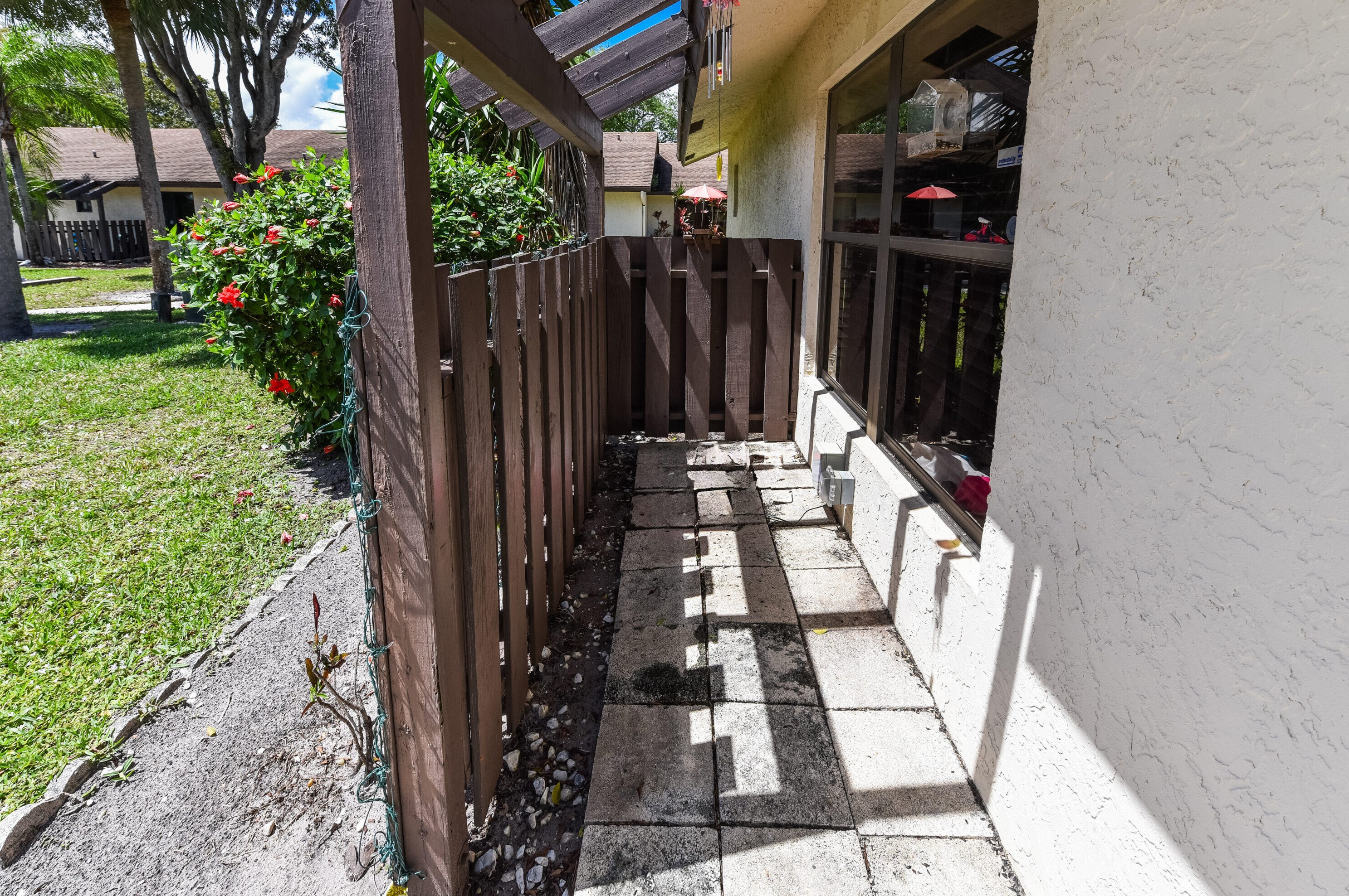 65 Via De Casas Norte, Boynton Beach FL  33426-8854 exterior