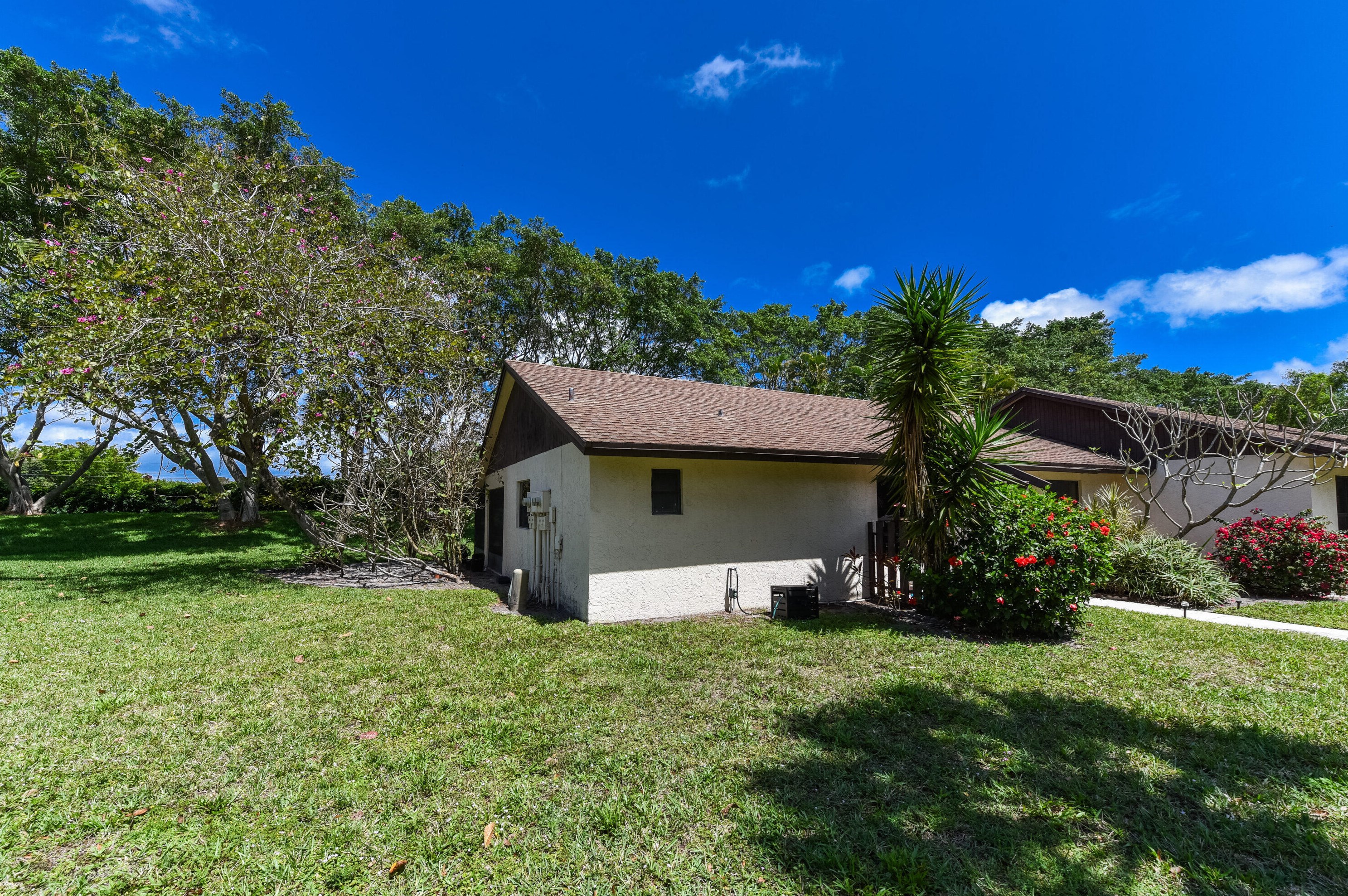 65 Via De Casas Norte, Boynton Beach FL  33426-8854 exterior