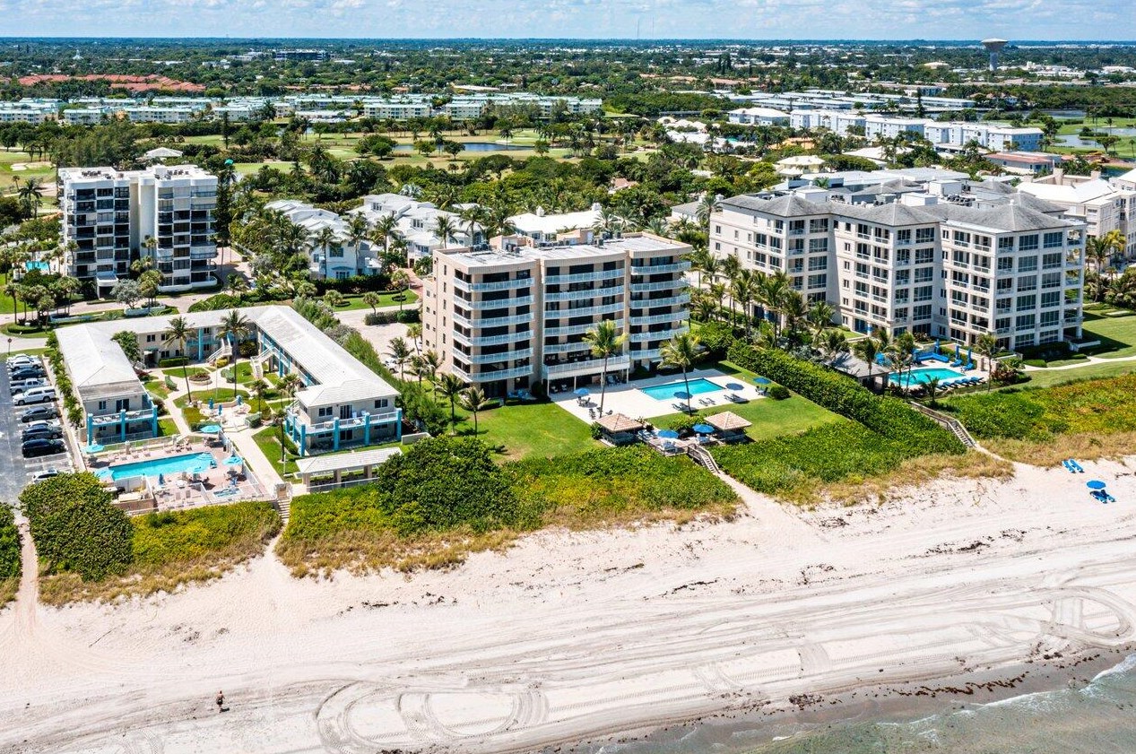 3951 Ocean Blvd, Delray Beach FL  33483-7445 exterior
