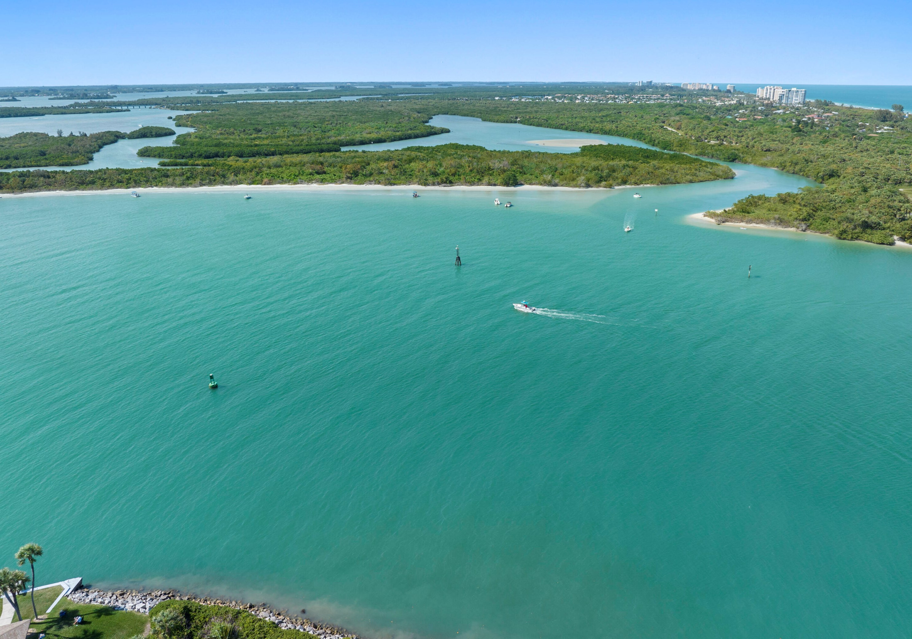 2400 Ocean Dr, Fort Pierce FL  81111-8018 exterior