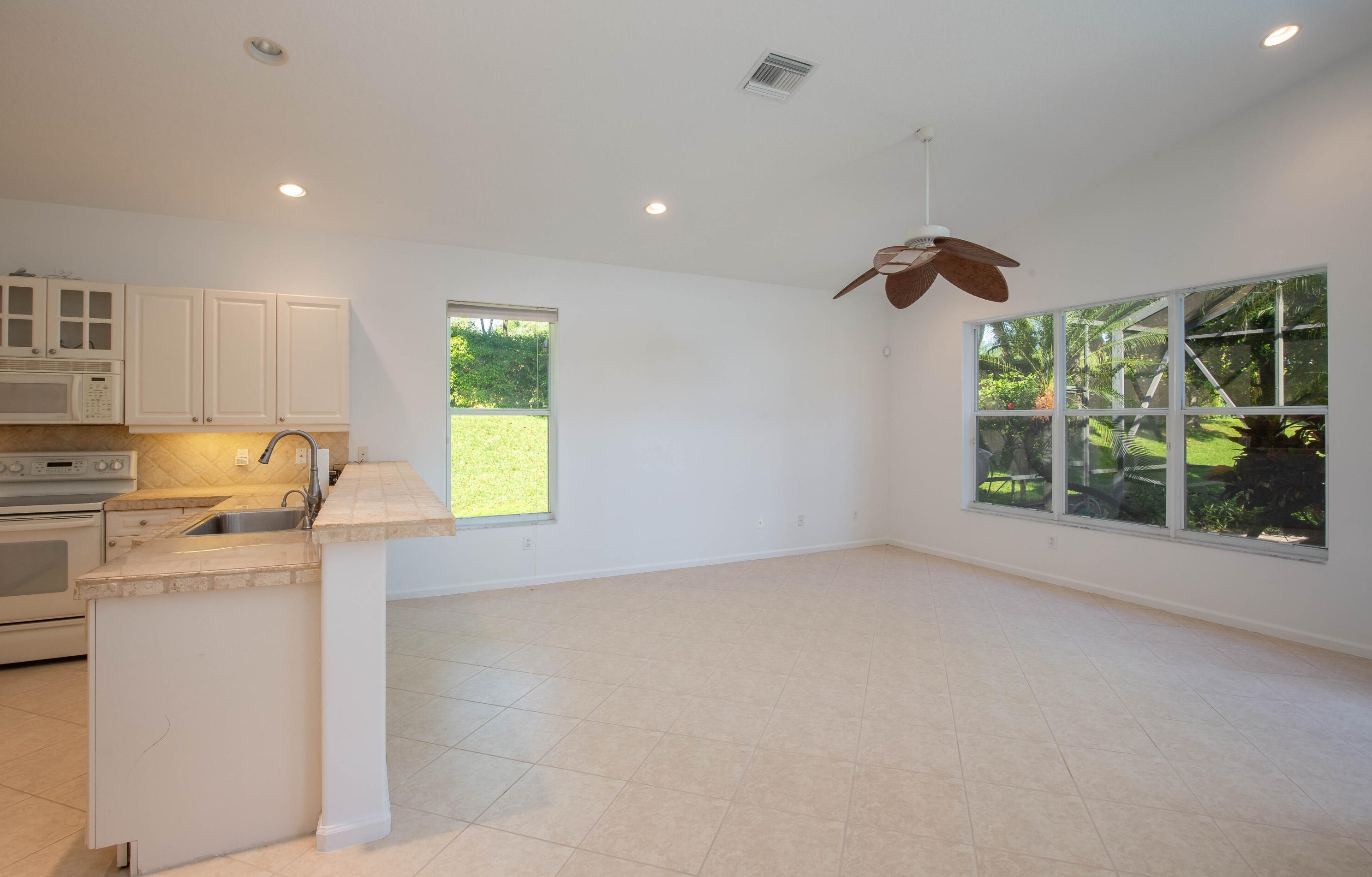 7327 Lahana Cir, Boynton Beach FL 33437-7171 exterior