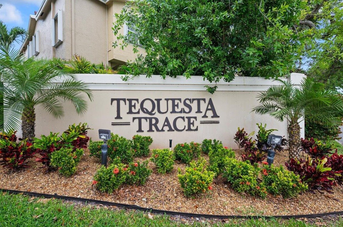 101 Lighthouse Cir, Jupiter FL  33469-2797 exterior