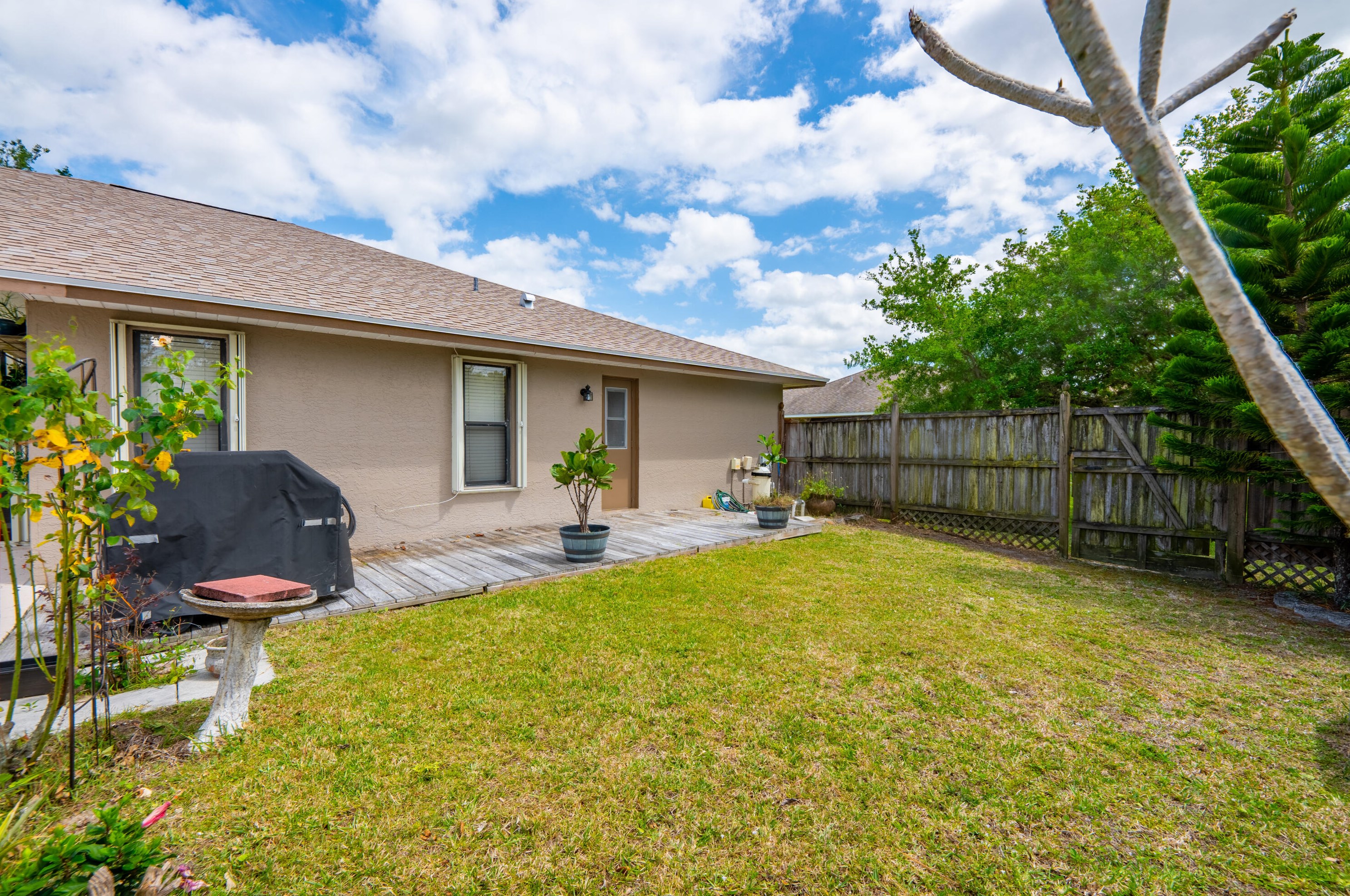 1184 Dorchester St, Fort Pierce FL 34983-2809 exterior