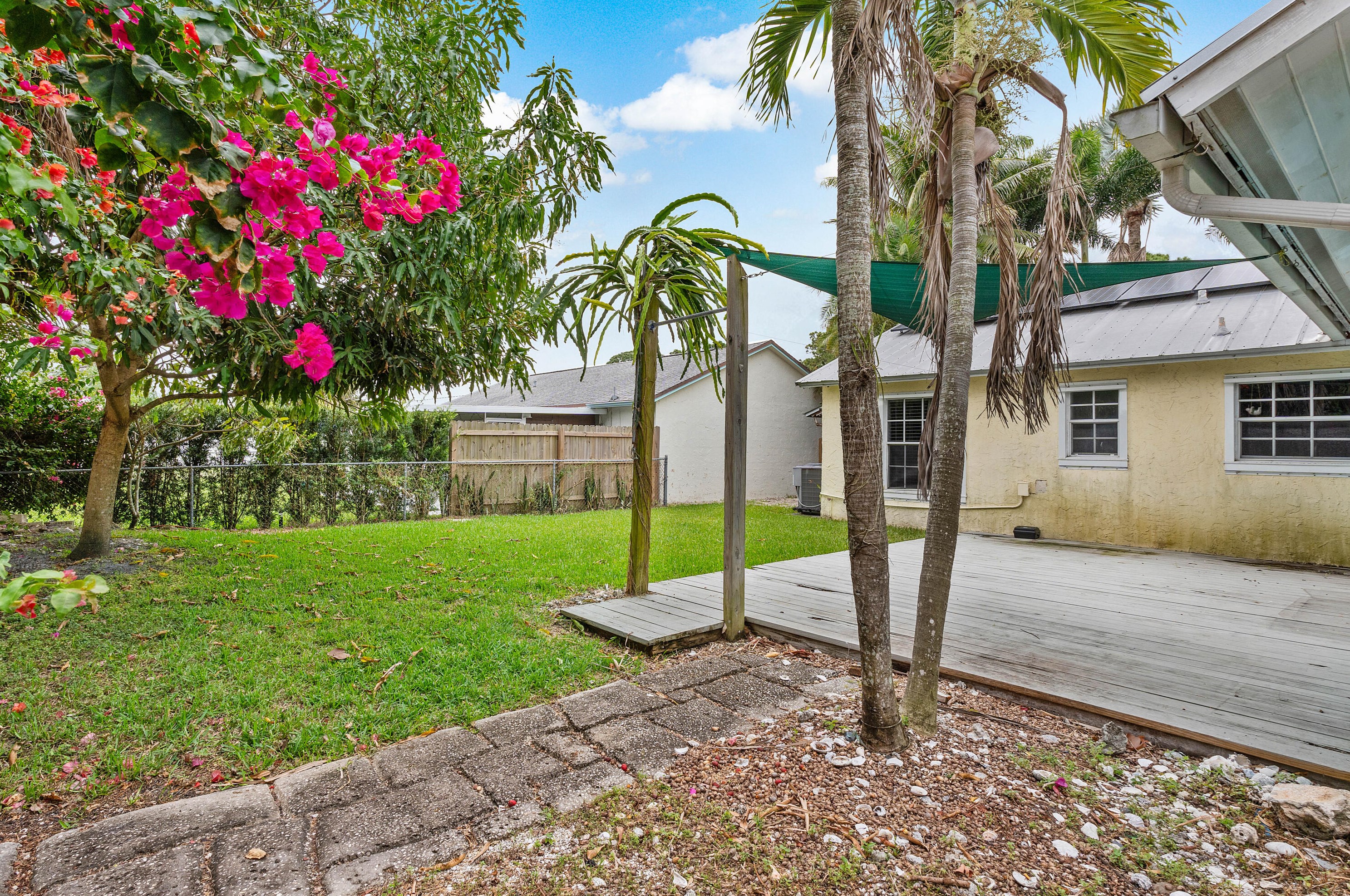 165 Lakeside Dr, Jupiter FL  33458-5517 exterior