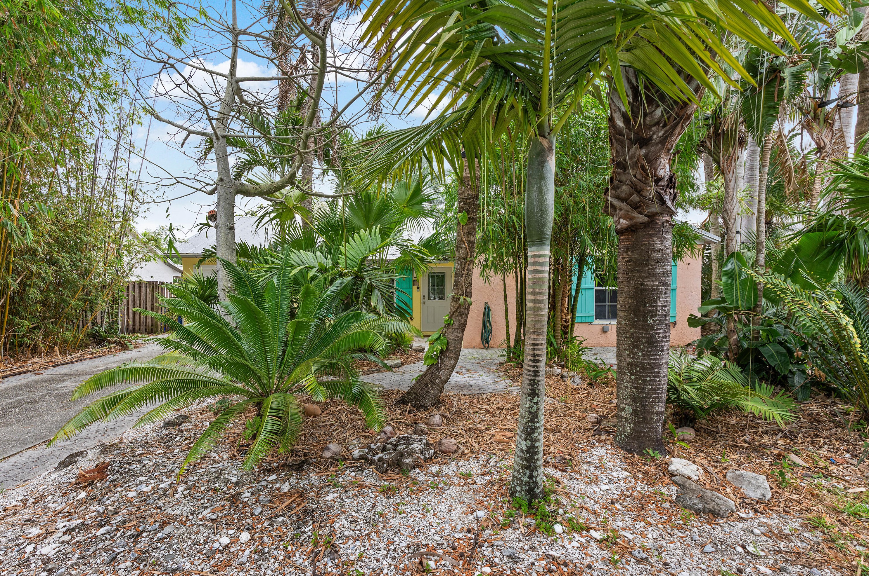 165 Lakeside Dr, Jupiter FL  33458-5517 exterior