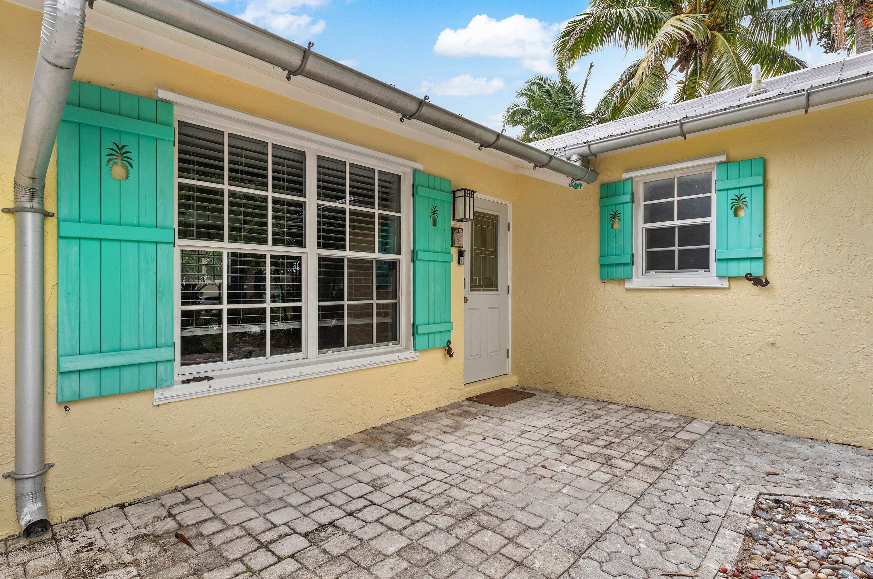 165 Lakeside Dr, Jupiter FL  33458-5517 exterior