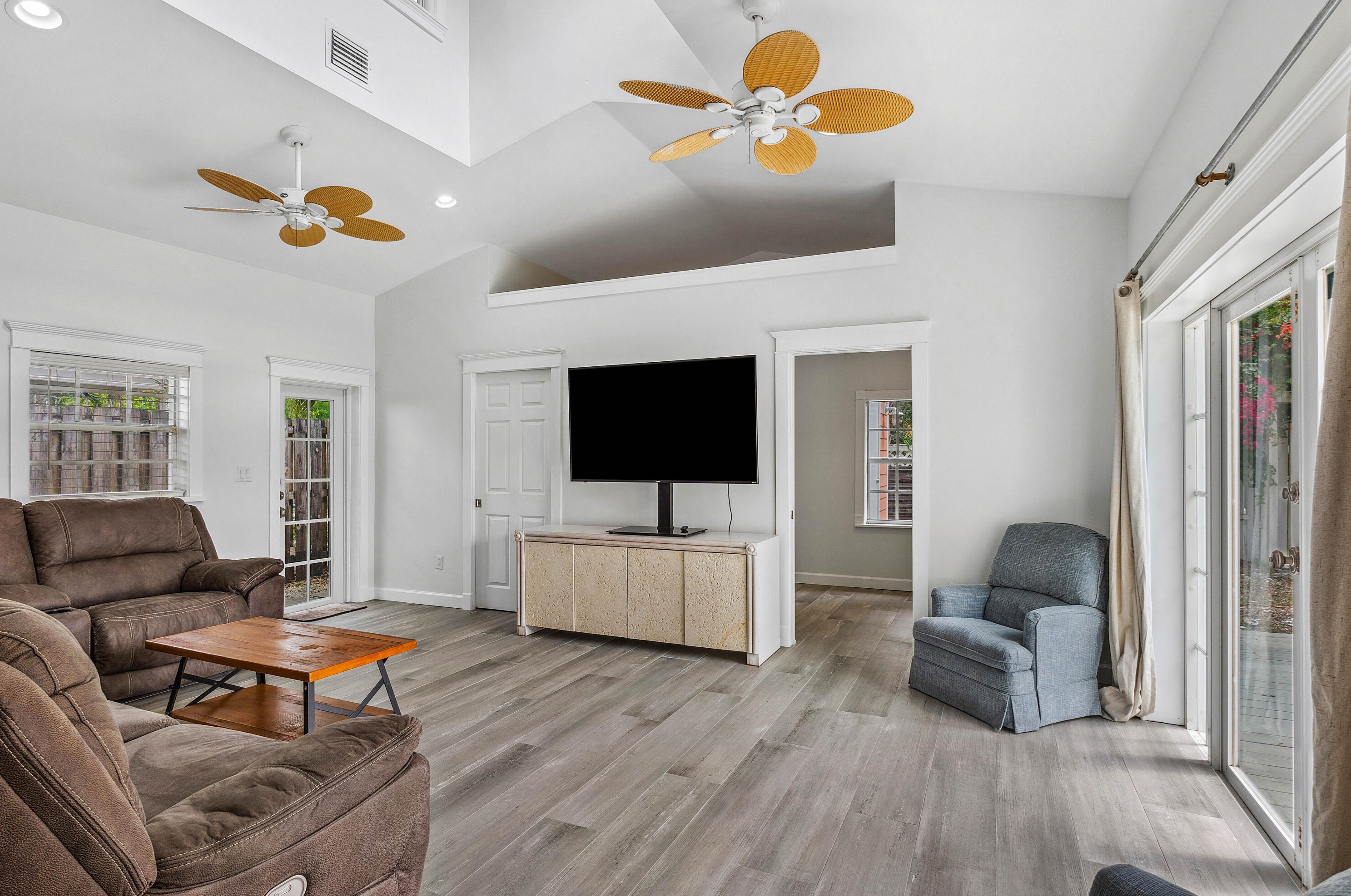 165 Lakeside Dr, Jupiter FL  33458-5517 exterior