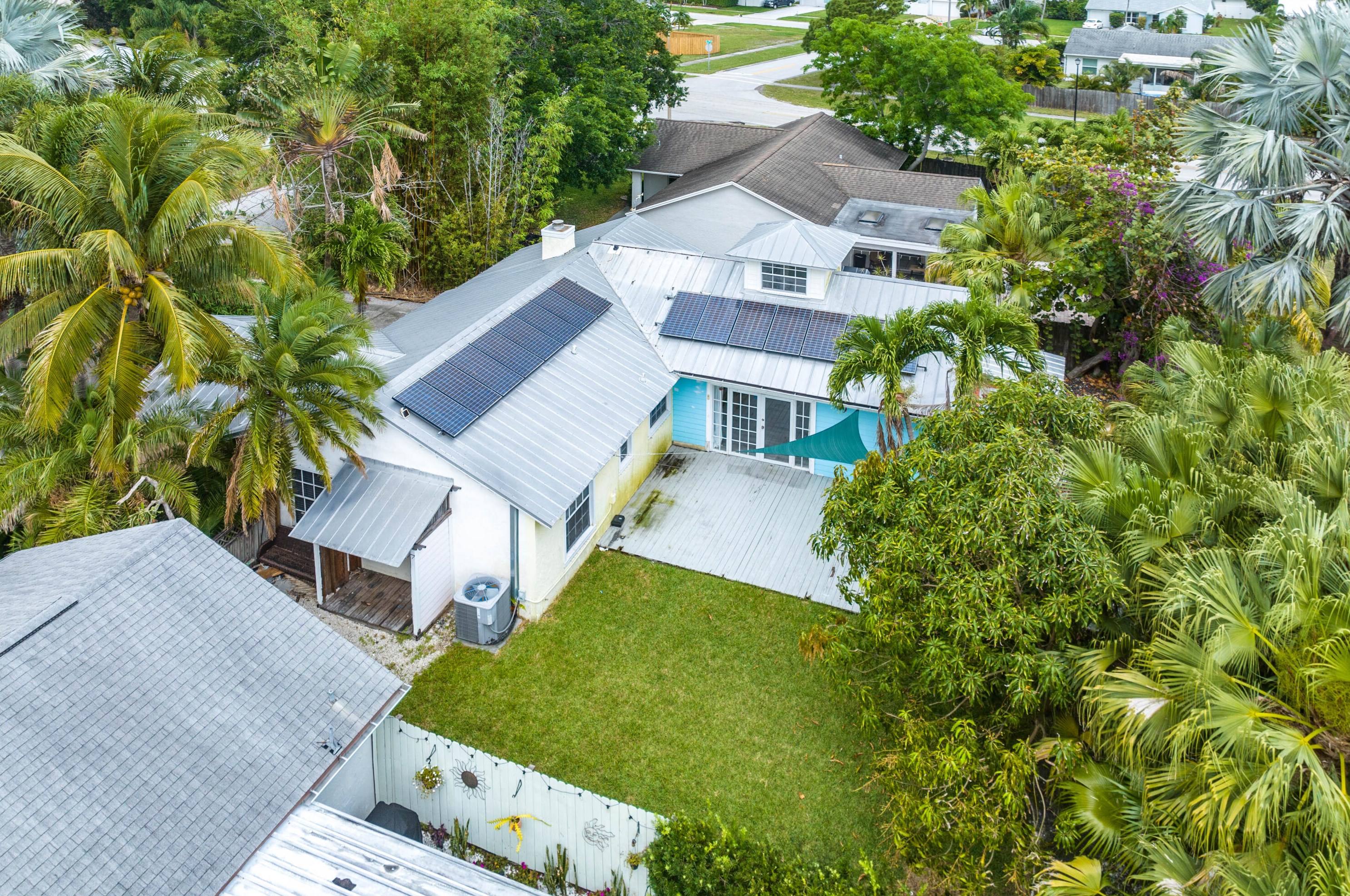 165 Lakeside Dr, Jupiter FL  33458-5517 exterior