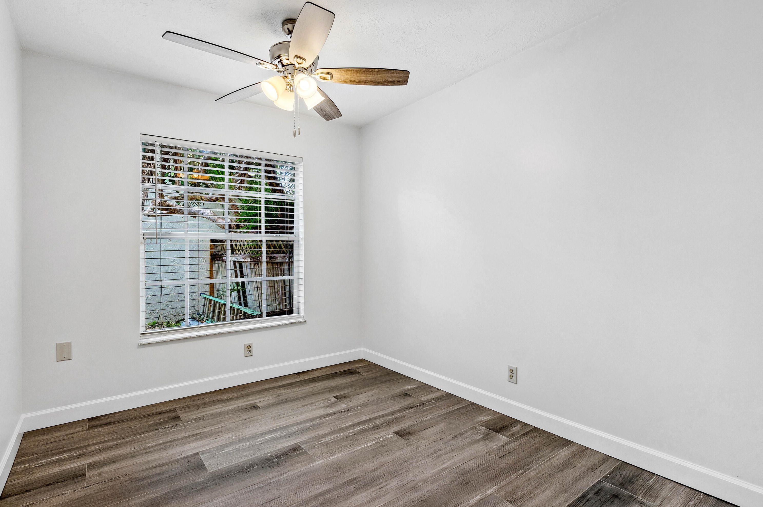 165 Lakeside Dr, Jupiter FL  33458-5517 exterior