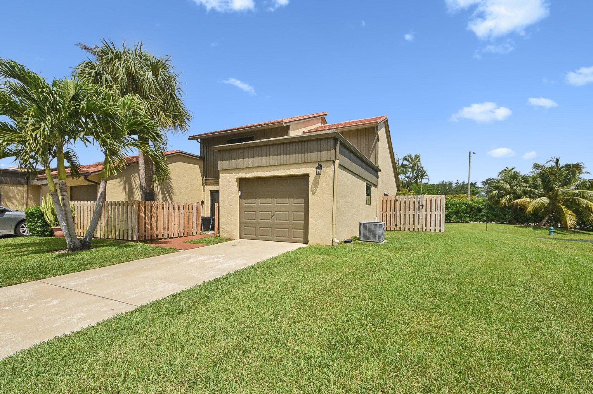 11063 Oakdale Rd, Boynton Beach FL 33437-1637 exterior