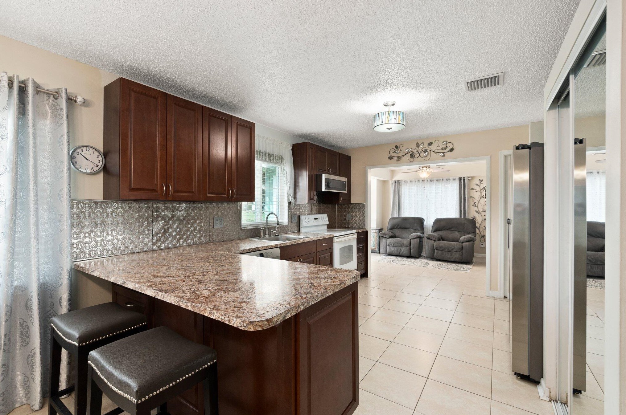 422 Sansom Ln, Fort Pierce FL 34953-2960 exterior