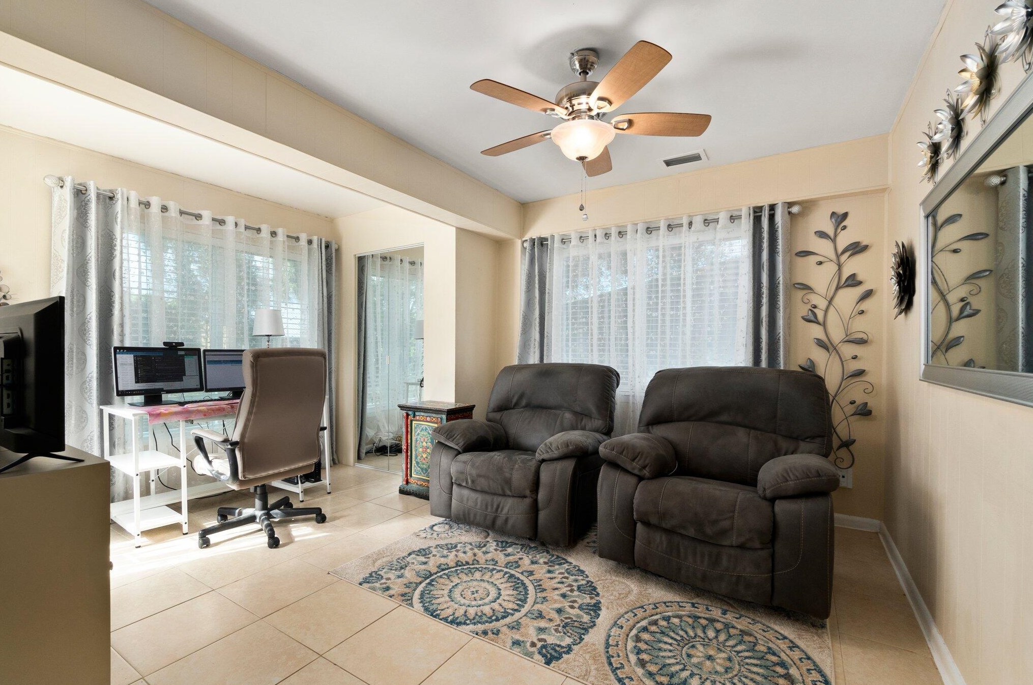 422 Sansom Ln, Fort Pierce FL 34953-2960 exterior