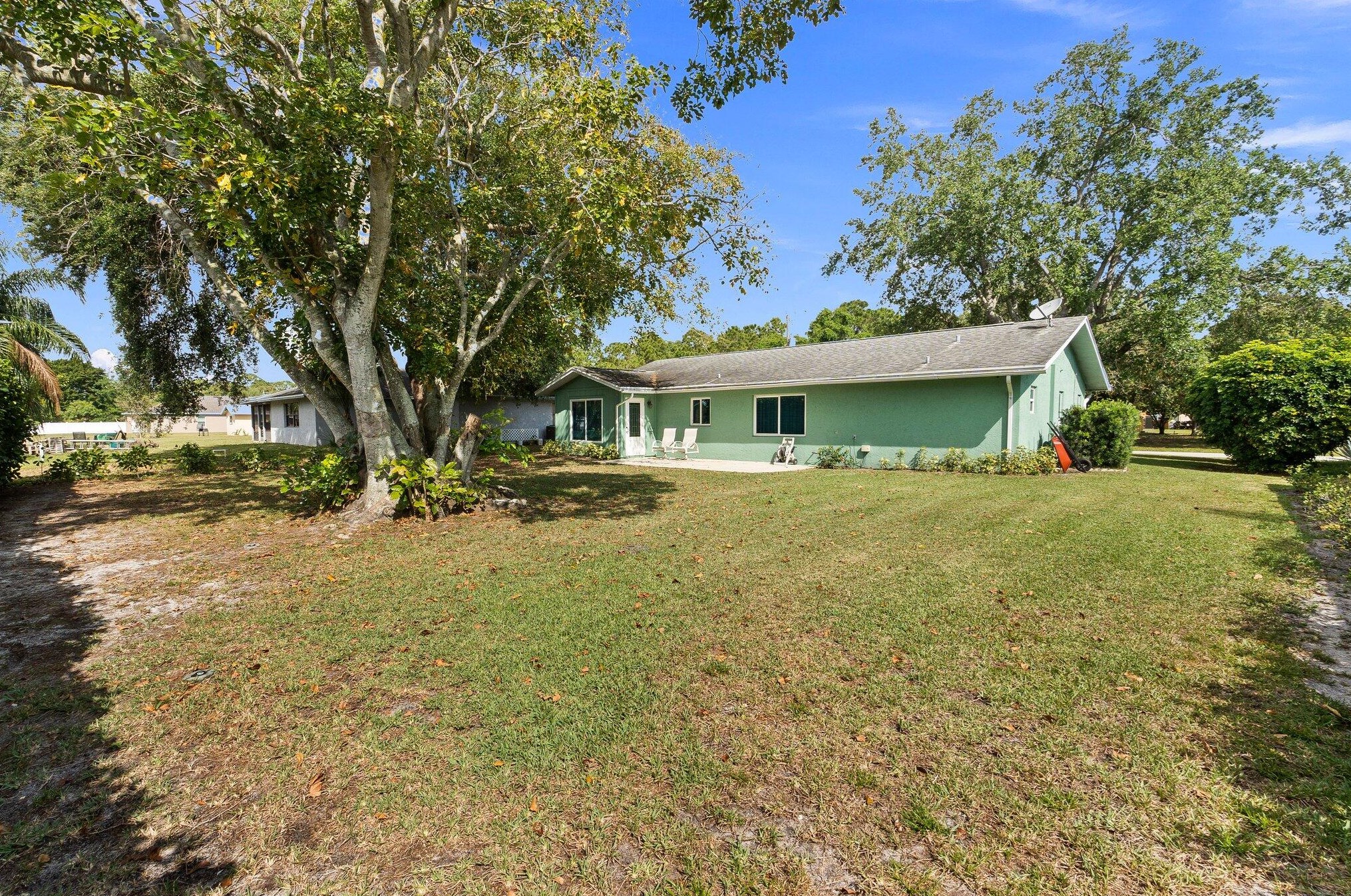 422 Sansom Ln, Fort Pierce FL 34953-2960 exterior