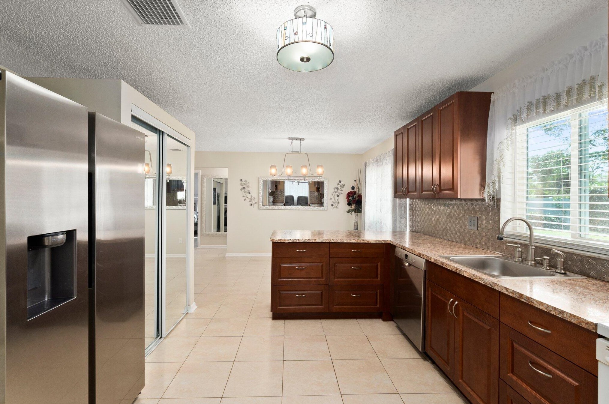 422 Sansom Ln, Fort Pierce FL 34953-2960 exterior