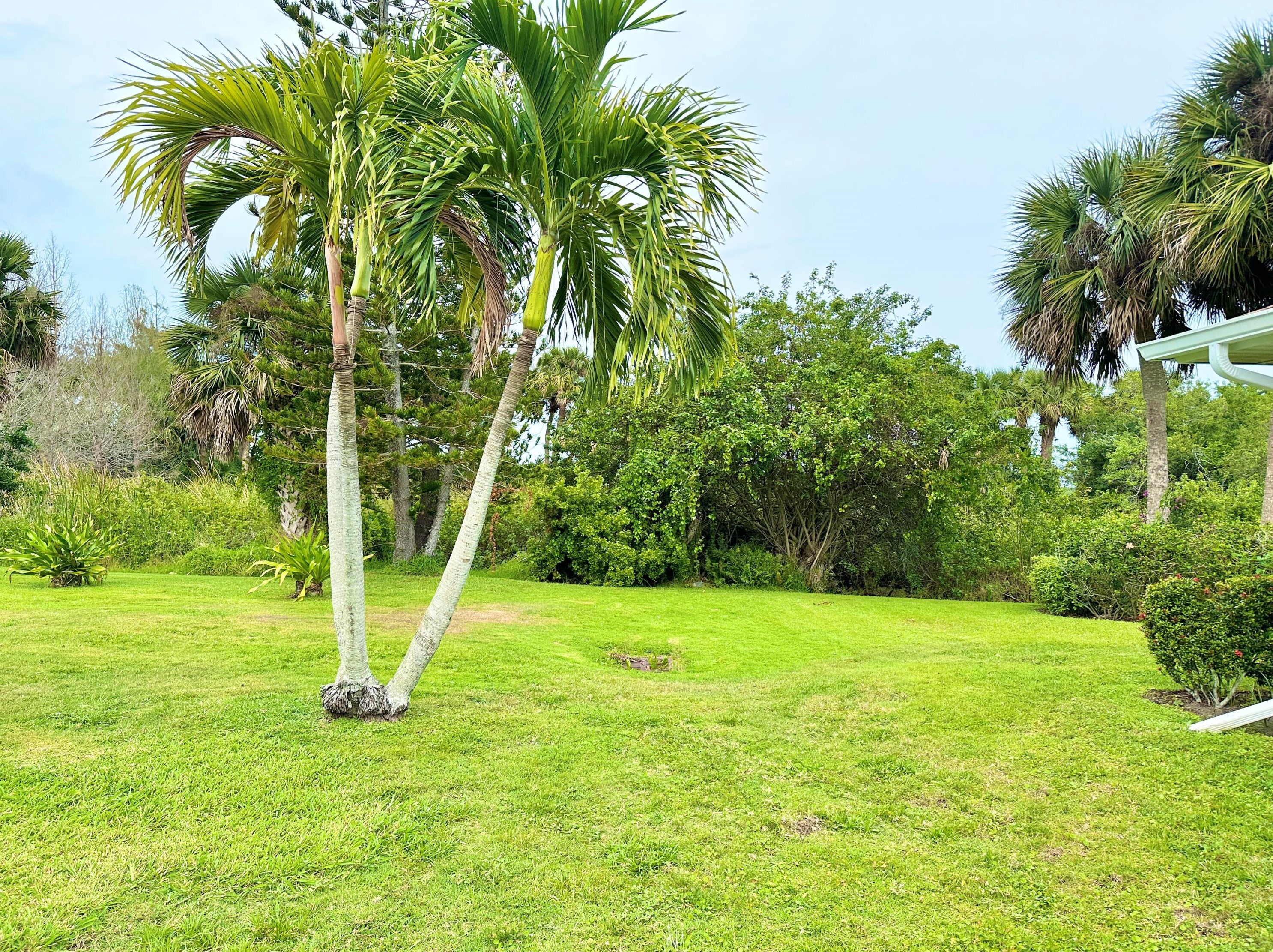 932 Savannas Point Dr, Fort Pierce FL  34982-6857 exterior