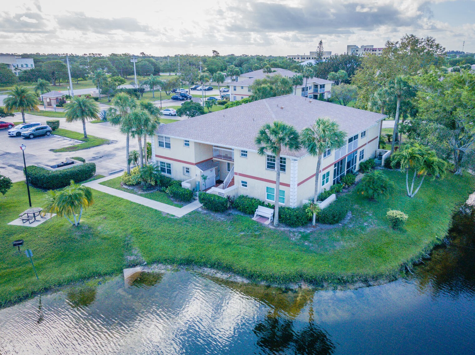 1563 Royal Green Cir, Fort Pierce FL  34952-7625 exterior
